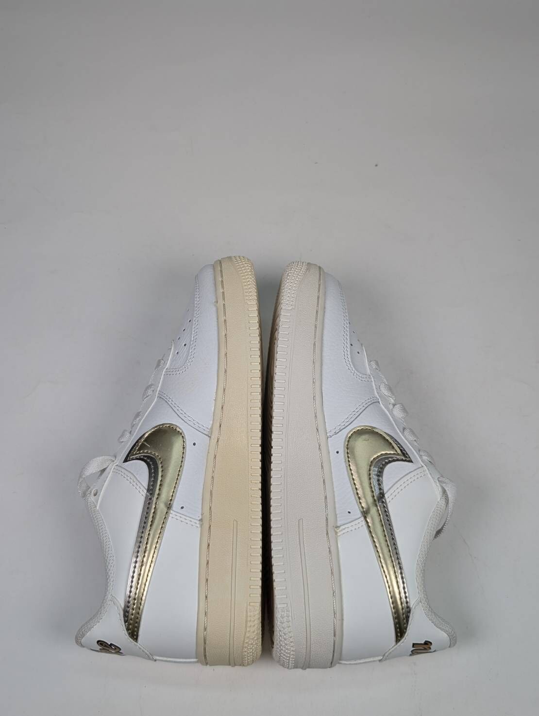 微瑕疵-左右腳中底鞋底色差內側勾勾刮痕 DH9595-001 5.5Y Nike Air Force 1 1s Double Up On The Pull Tabs Swooshes 雙層勾勾 米白 金 女款