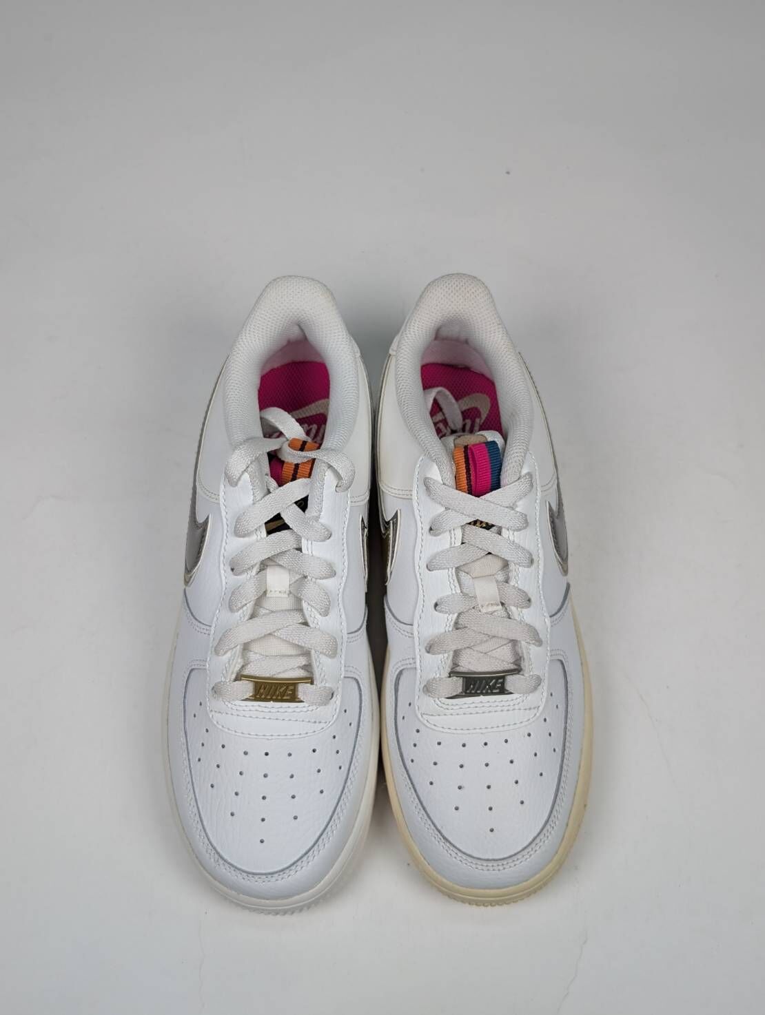 微瑕疵-左右腳中底鞋底鞋舌鞋帶色差 DH9595-001 6.5Y Nike Air Force 1 1s Double Up On The Pull Tabs Swooshes 雙層勾勾 米白 金 女款
