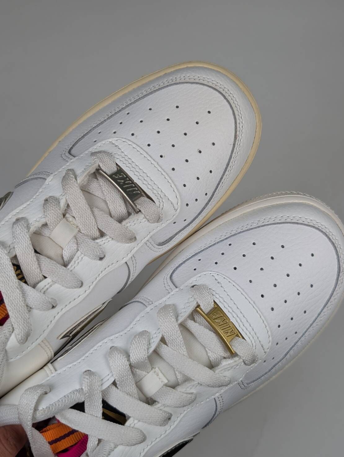 微瑕疵-左右腳中底鞋底鞋舌鞋帶色差 DH9595-001 6.5Y Nike Air Force 1 1s Double Up On The Pull Tabs Swooshes 雙層勾勾 米白 金 女款