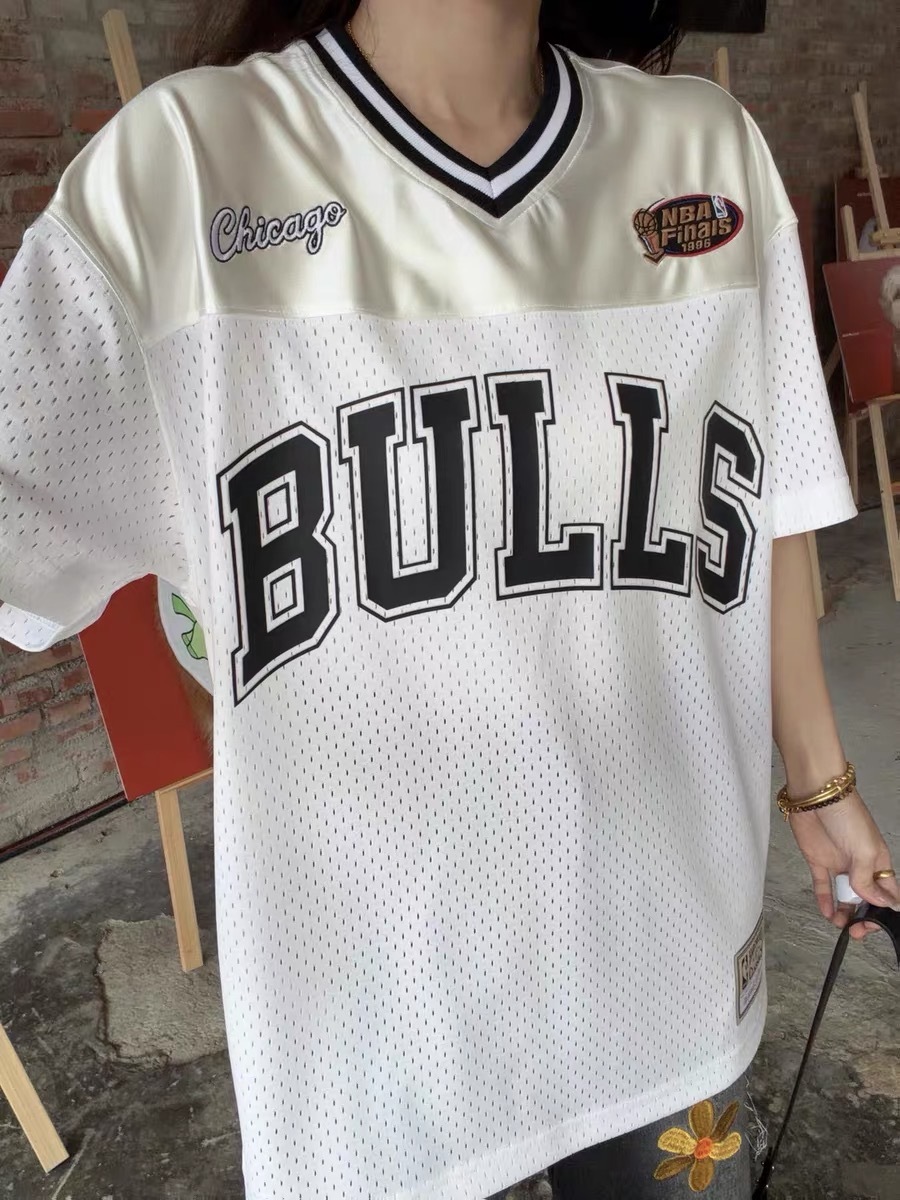 Mitchell & Ness NBA TEE 公牛隊 賽爾提克隊 網眼 緞面 拼接 星星 V領 復古 短T【TE0340】