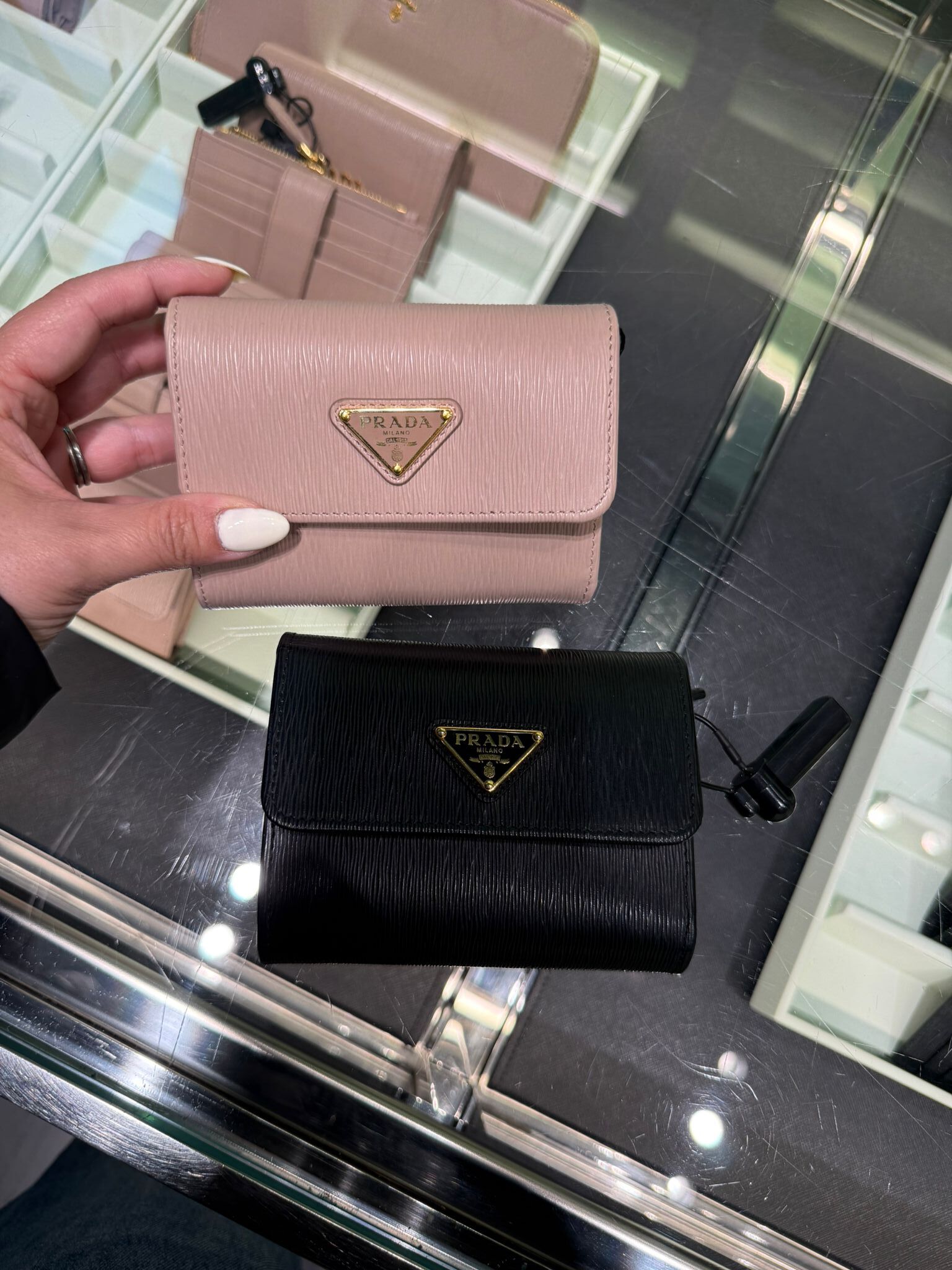 LYS01734 Prada 金色logo 樹紋皮三摺銀包