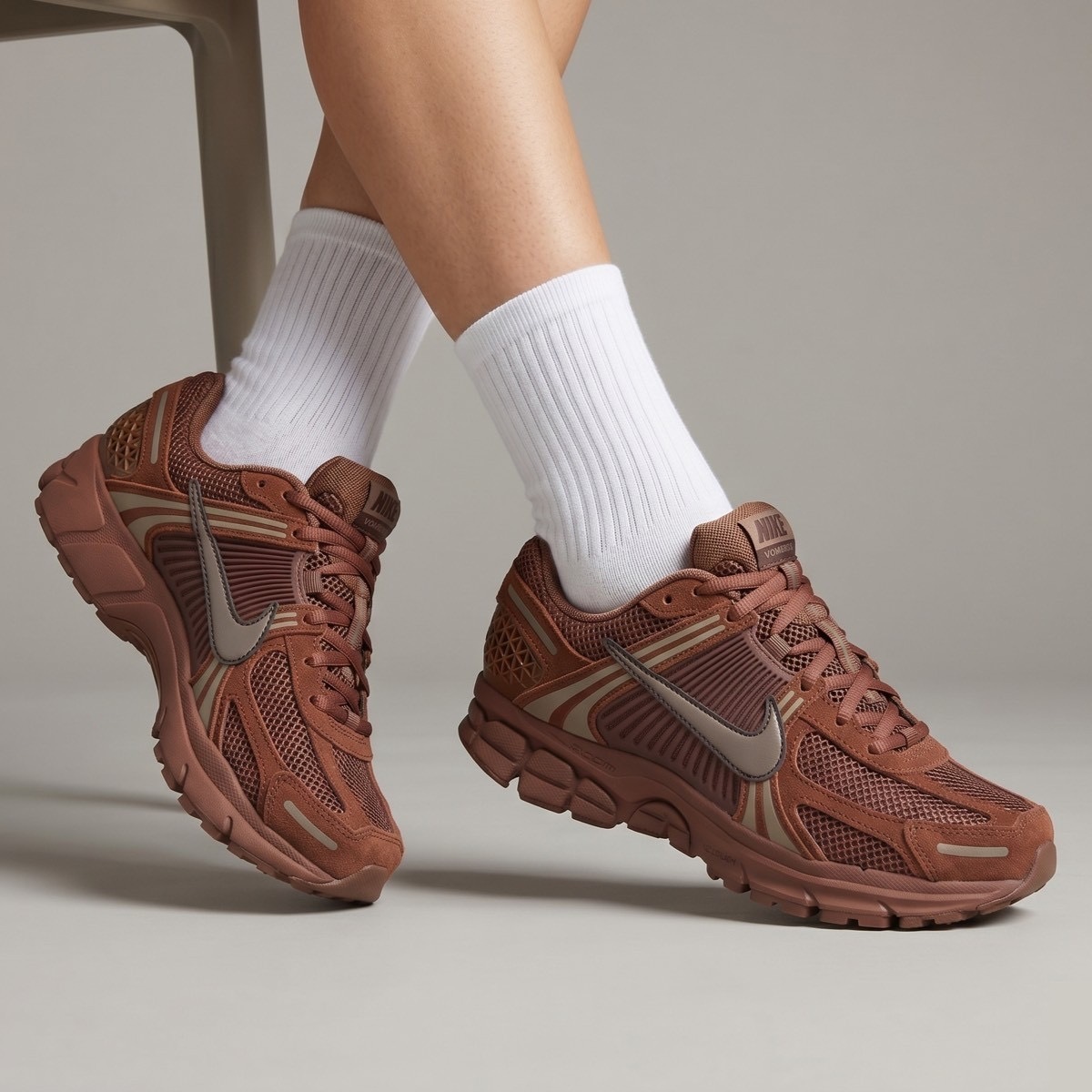 NIKE W ZOOM VOMERO 5 暖棕 麂皮 慢跑鞋 運動 女鞋 HQ0458-201