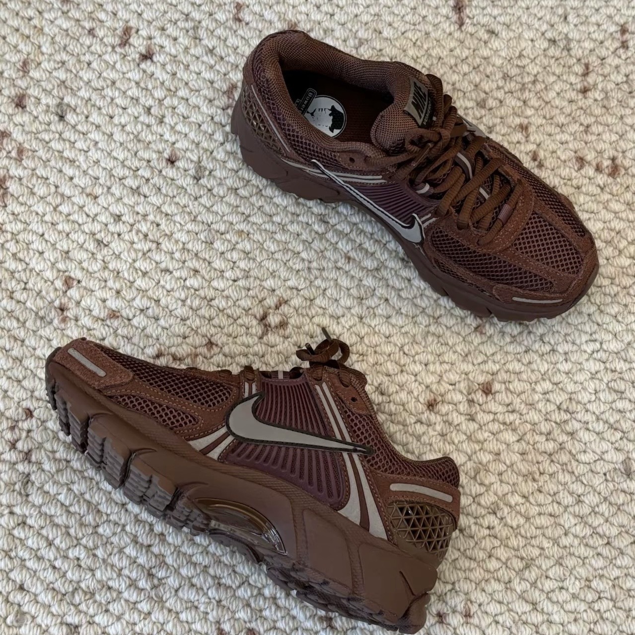 NIKE W ZOOM VOMERO 5 暖棕 麂皮 慢跑鞋 運動 女鞋 HQ0458-201