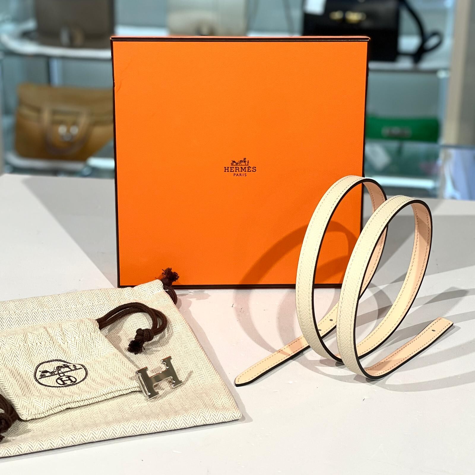 全新HERMES BELT 13MM 女士85碼 淡粉色SWIFT皮/奶昔白EPSON皮雙面 銀扣 H010614UK05 #BRAND NEW #香榭站正品