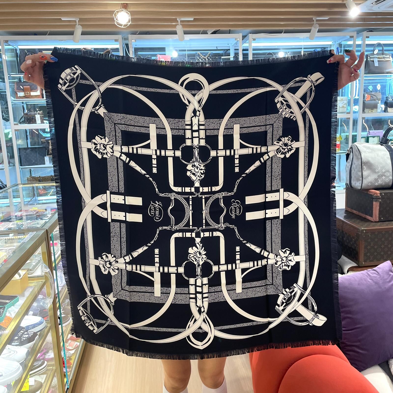 全新HERMES Scarf, 80x80cm, Grand Manege fringed scarf 80,  H271752T 17, 黑白色印花真絲,愛馬仕圍巾/絲巾/披肩 #BRAND NEW #香榭站正品