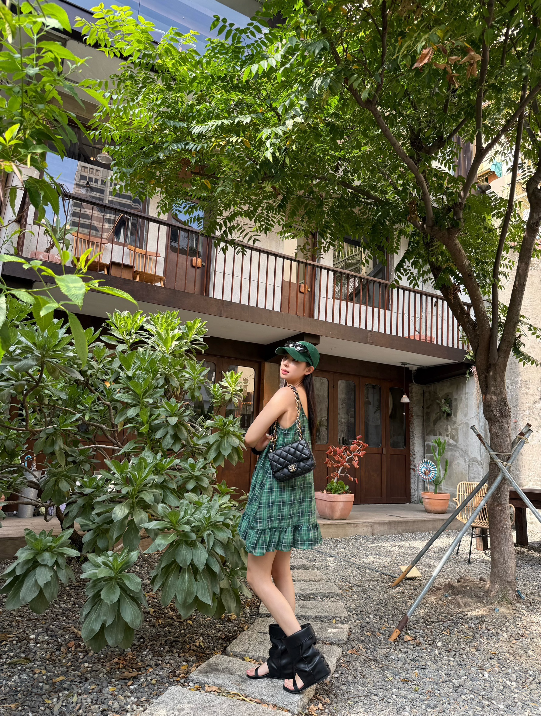 細肩格紋花邊短洋