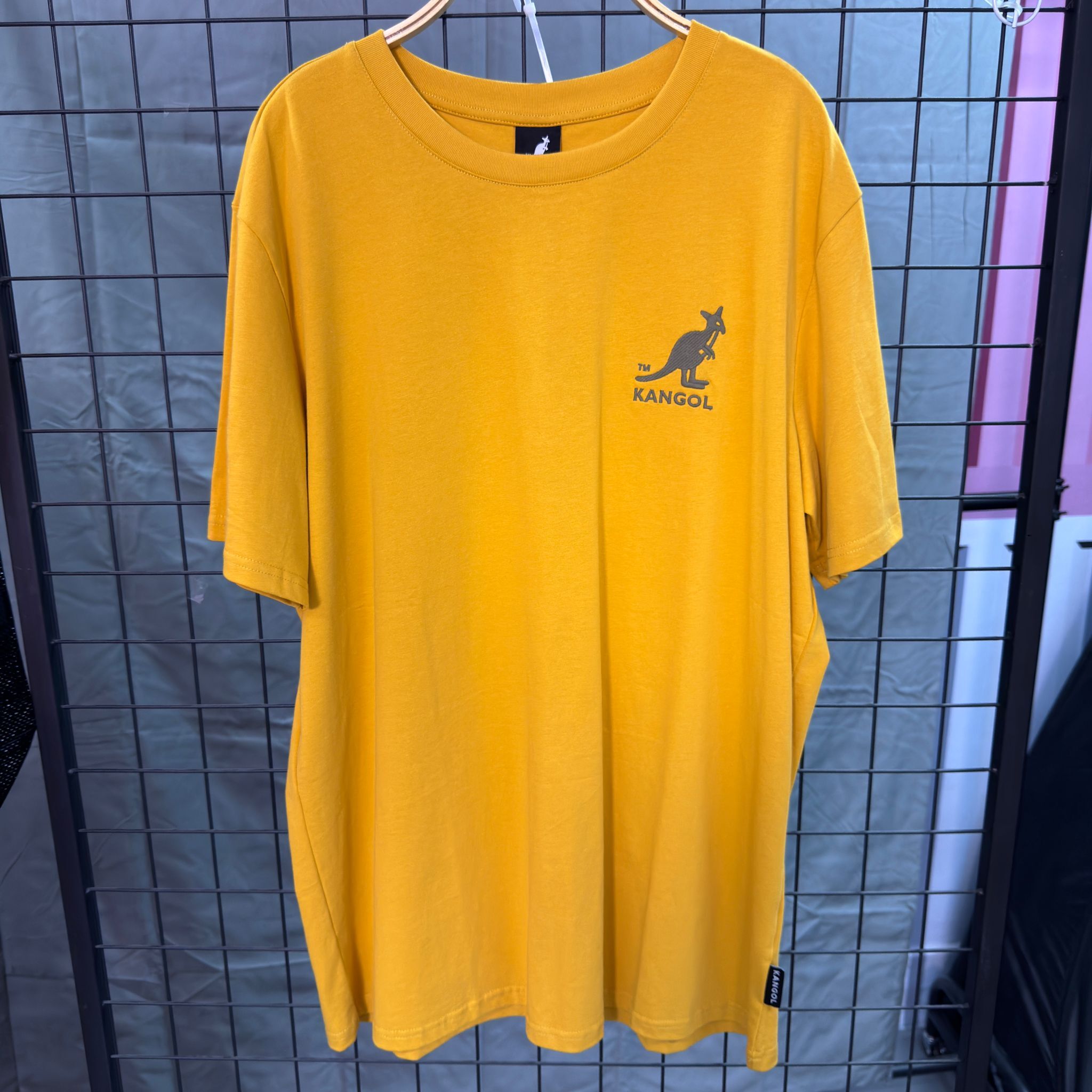 HKCG0511-007 Kangol 拼色領左胸小標Tee(65256003) 中黃 (A7S-XL)