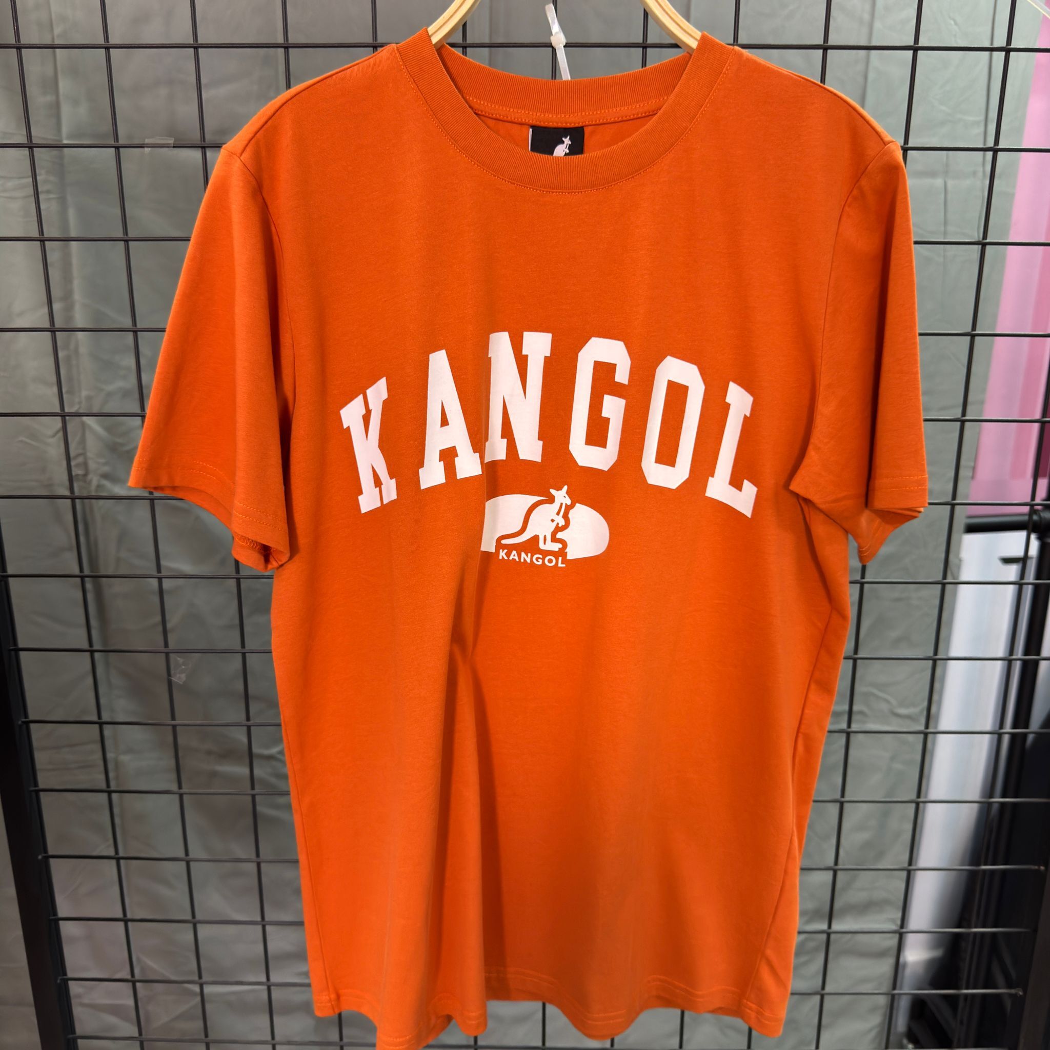 HKCG0511-014 Kangol ARC 粗字logo中間袋鼠標Tee(65256001) 中橘 (A14S-XL)