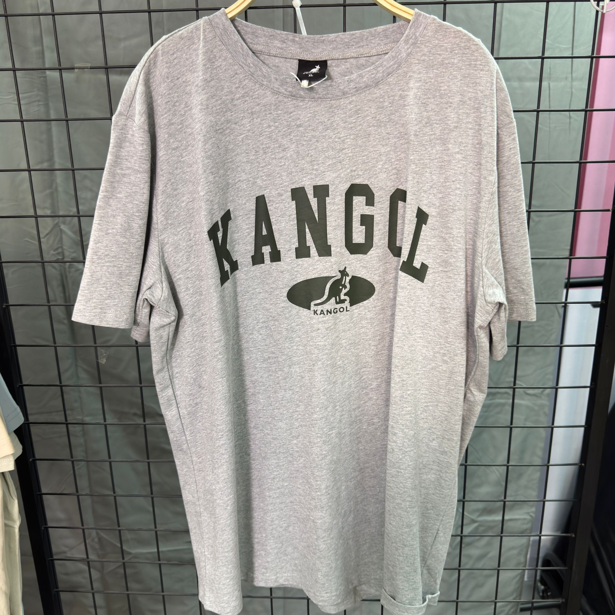 HKCG0511-017 Kangol ARC 粗字logo中間袋鼠標Tee(65256001) 淺灰 (A17S-XL)