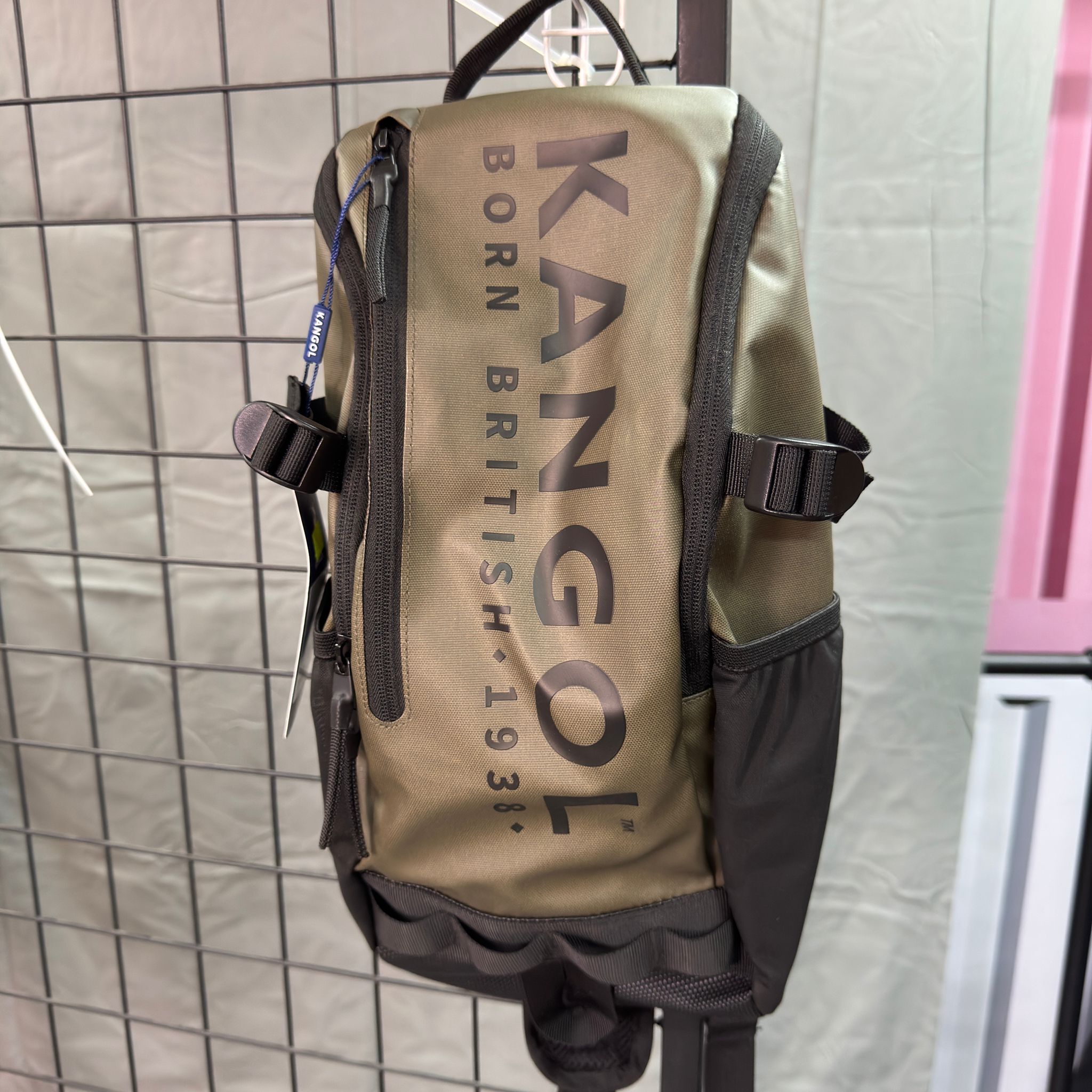 HKCG0511-051 Kangol 直字單肩包 (65251706)卡其(30) A51