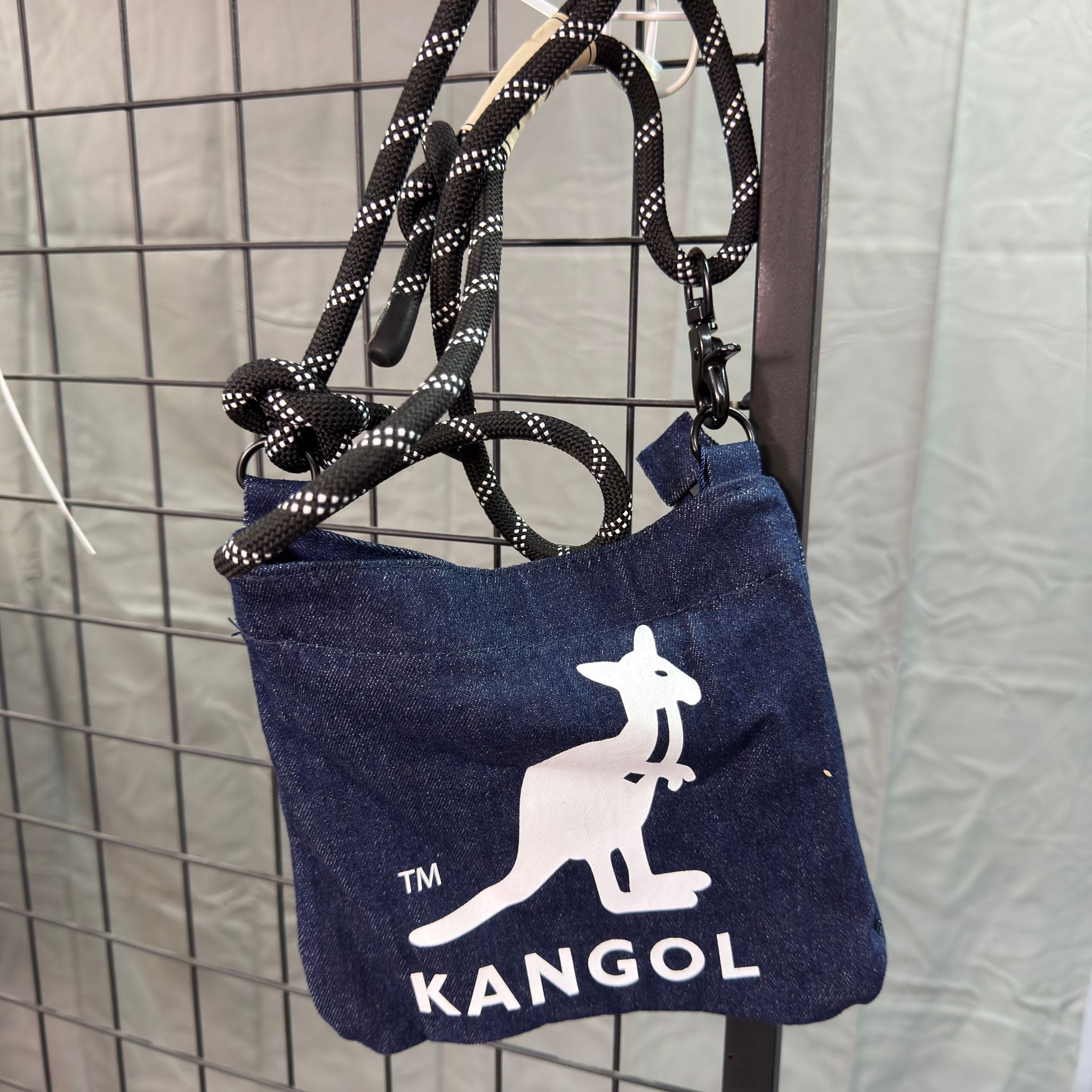 HKCG0511-045 Kangol 印花logo 斜孭袋 (65256701)黑(20) A45