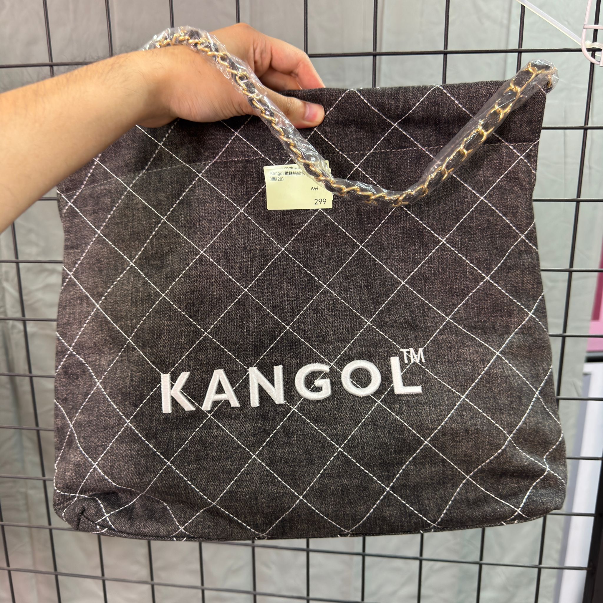 HKCG0511-044 Kangol 鐵鏈格紋包 (65227718)黑(20) A44