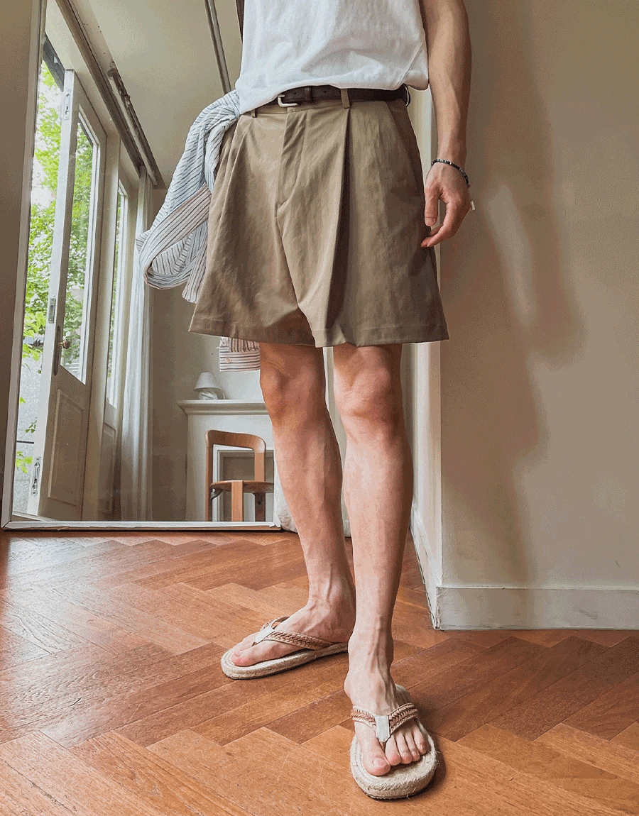 Laura Single Pleat Shorts