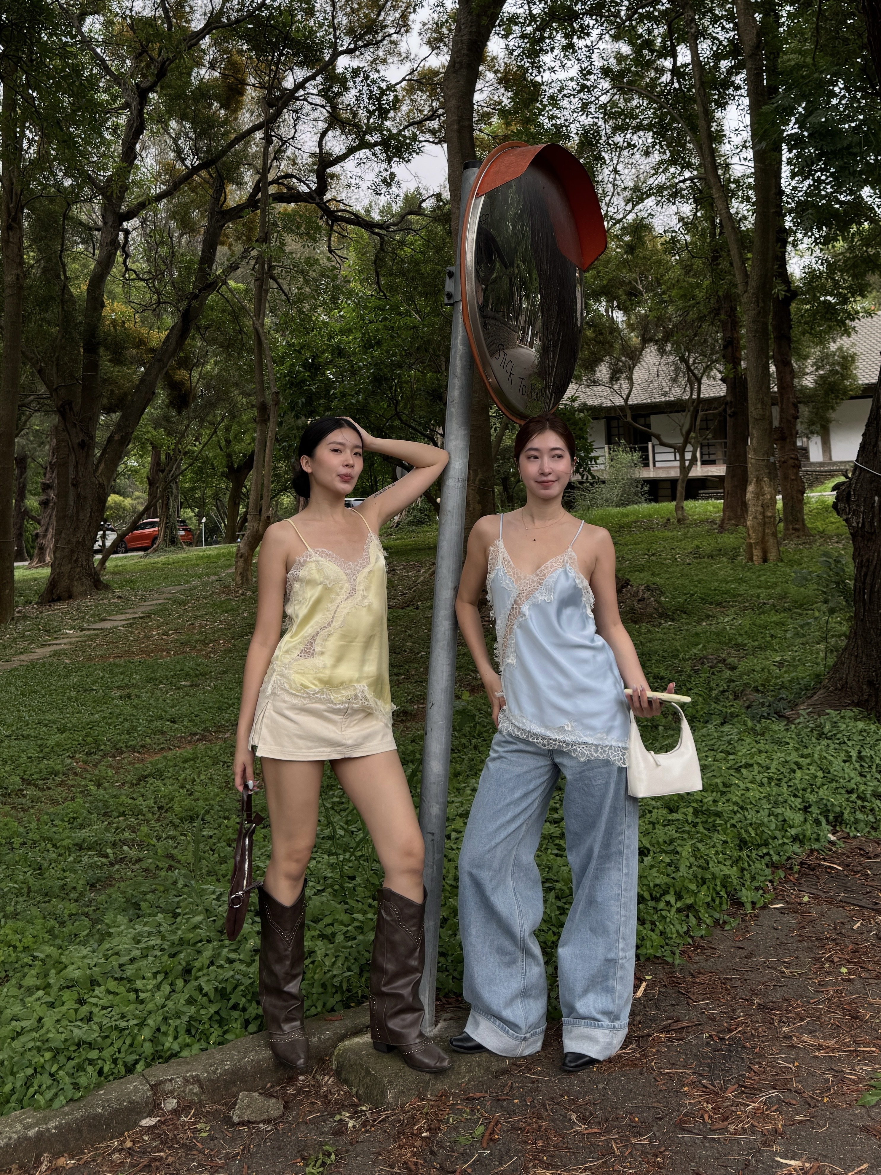 𝘚𝘶𝘮𝘮𝘦𝘳 𝘎𝘪𝘳𝘭𝘴蕾絲拼接細肩上衣🧚🏻
