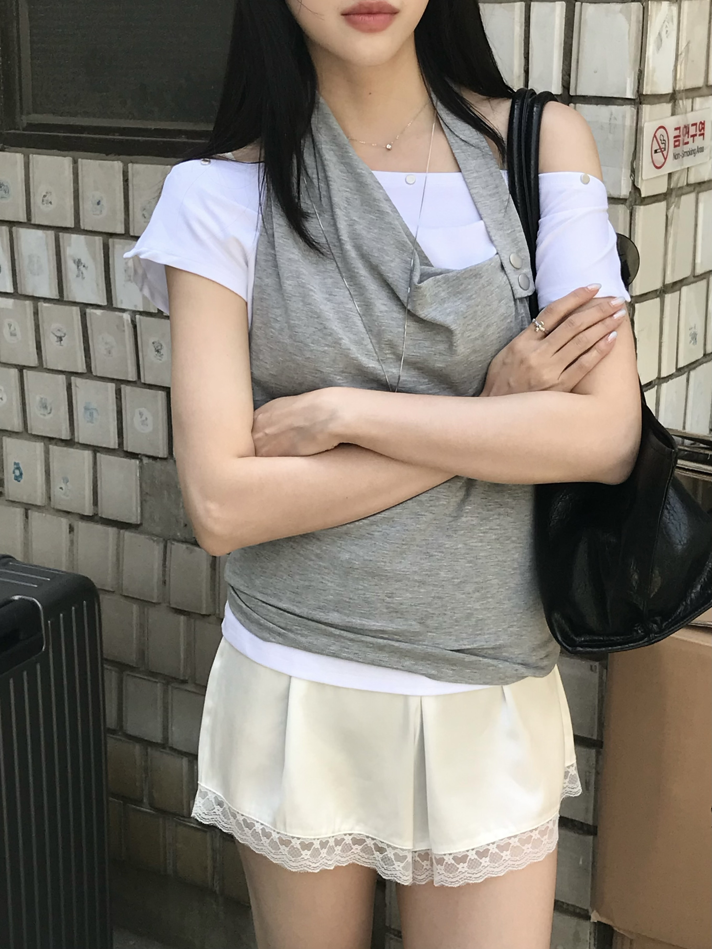 鬆弛感緞面蕾絲短褲(黑/白)