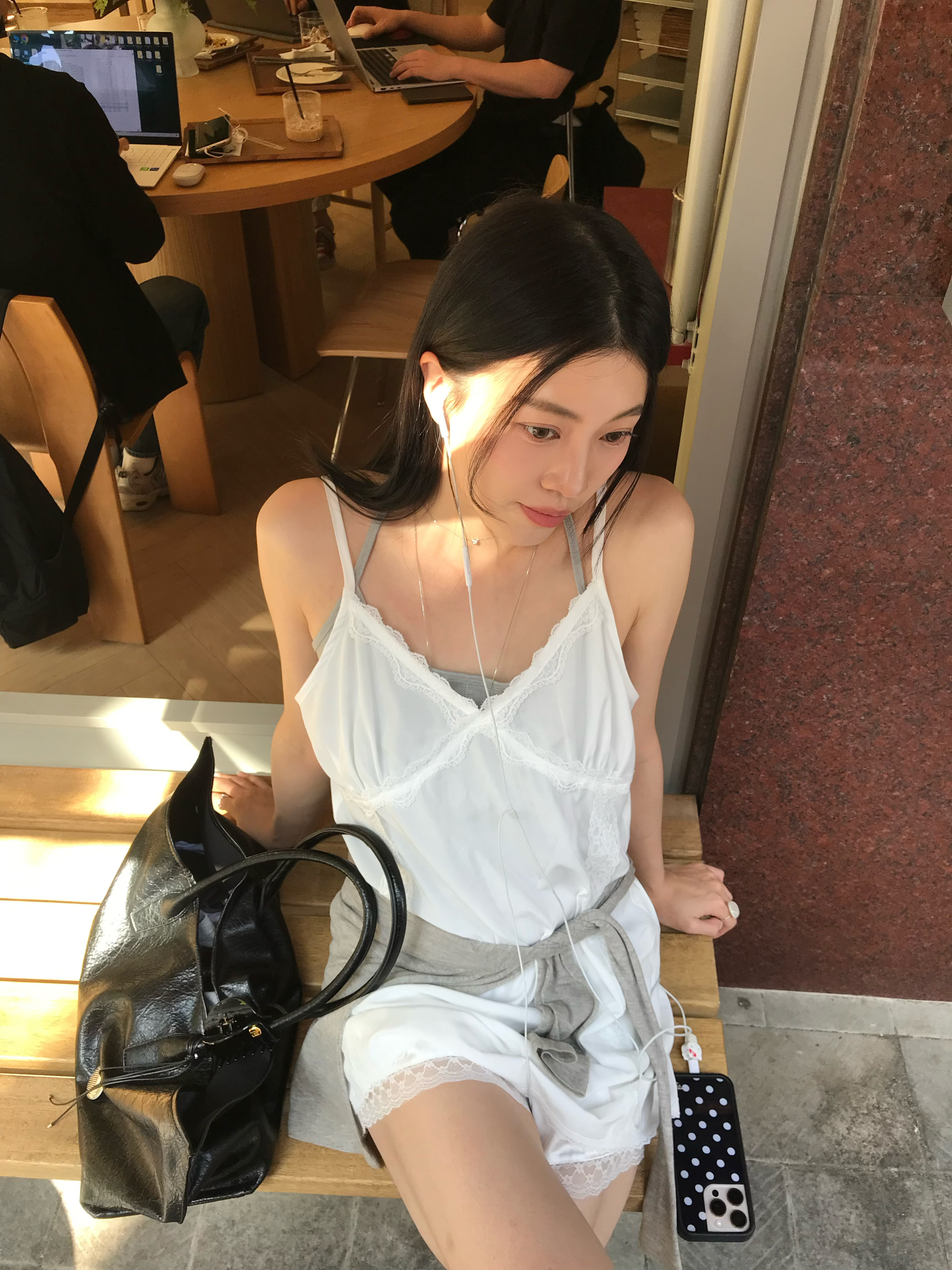 2.0女人味蕾絲中長版上衣(白/黑)