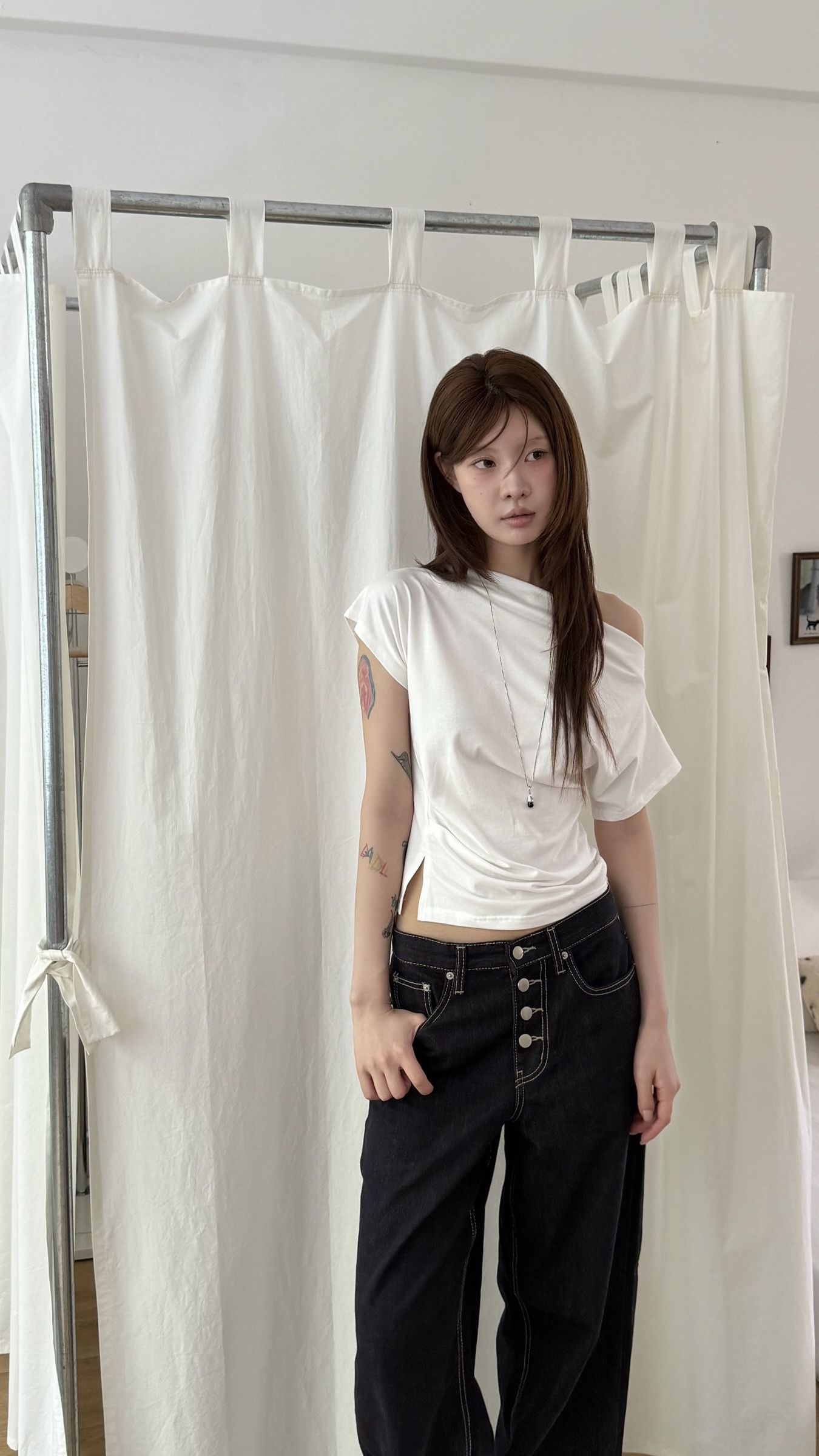 B06-女人味斜肩側抓皺上衣(4色)