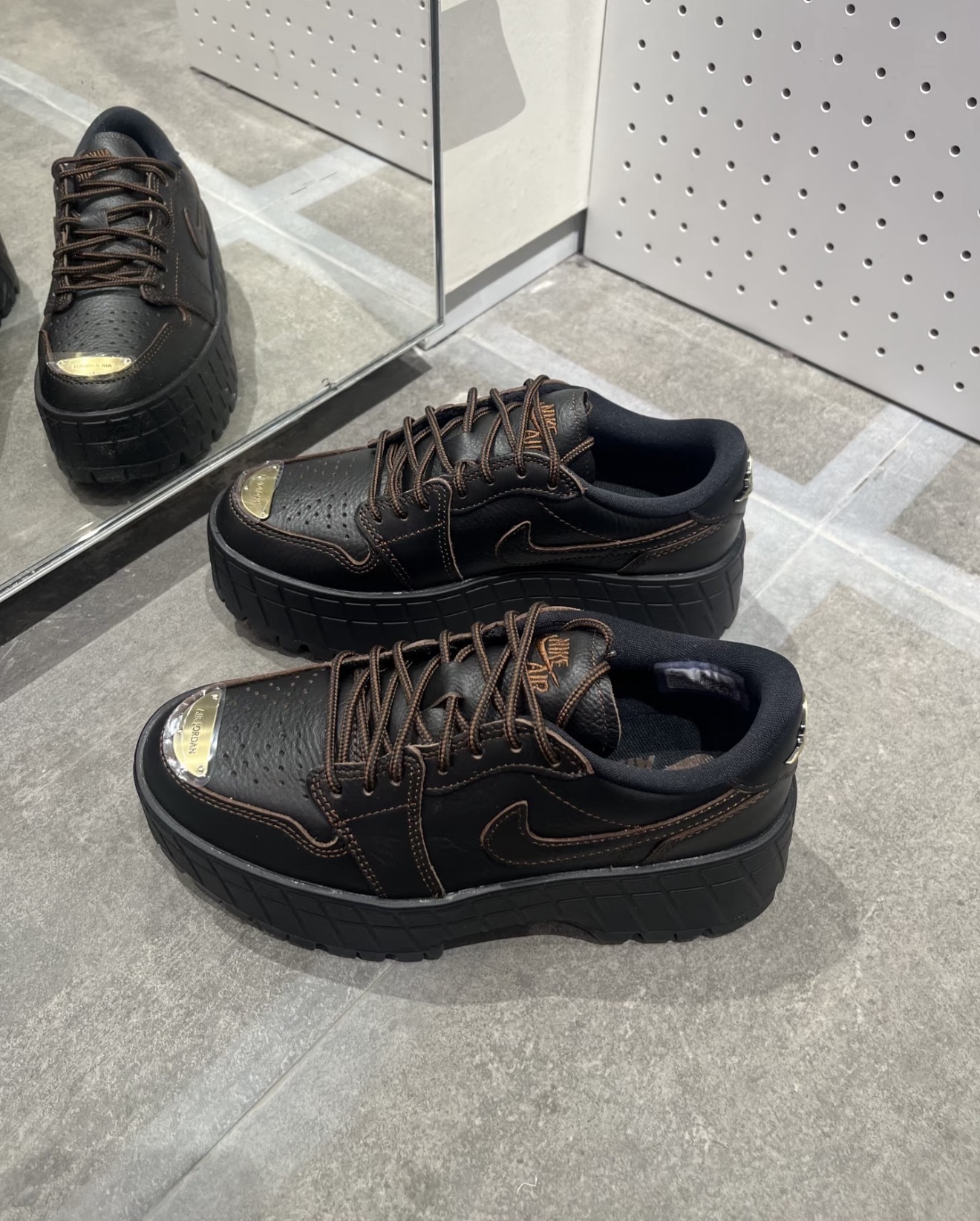 Nike Air Jordan 1 Brooklyn Low  Black Brown HF3184-002黑棕 棕色鞋帶
