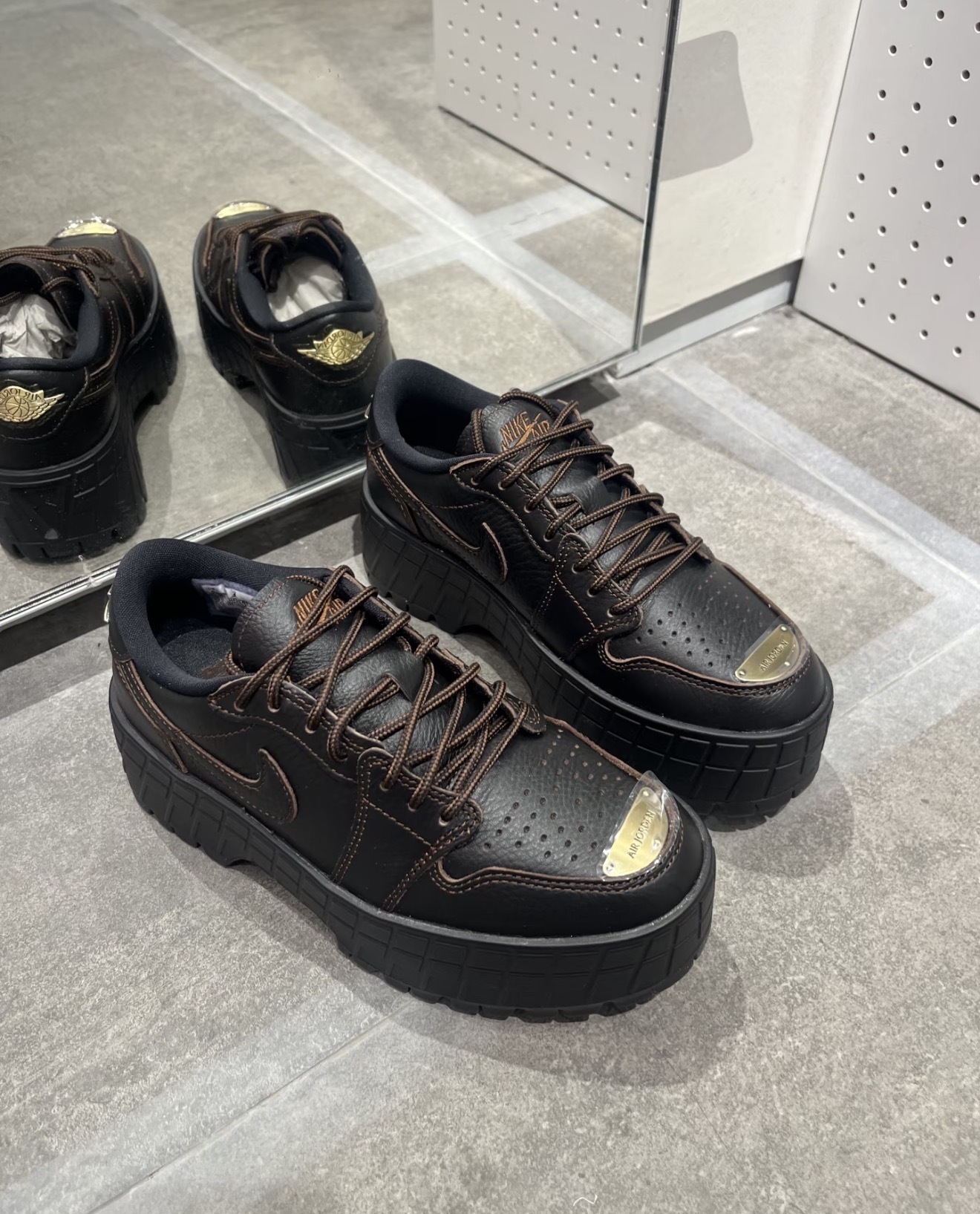 Nike Air Jordan 1 Brooklyn Low  Black Brown HF3184-002黑棕 棕色鞋帶
