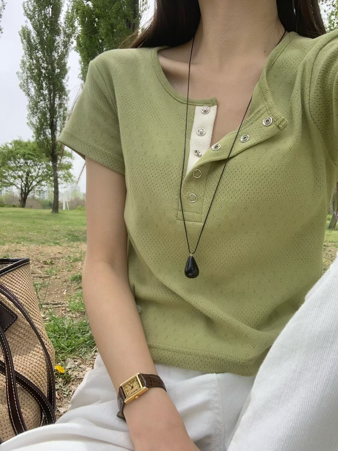Half snap button tee