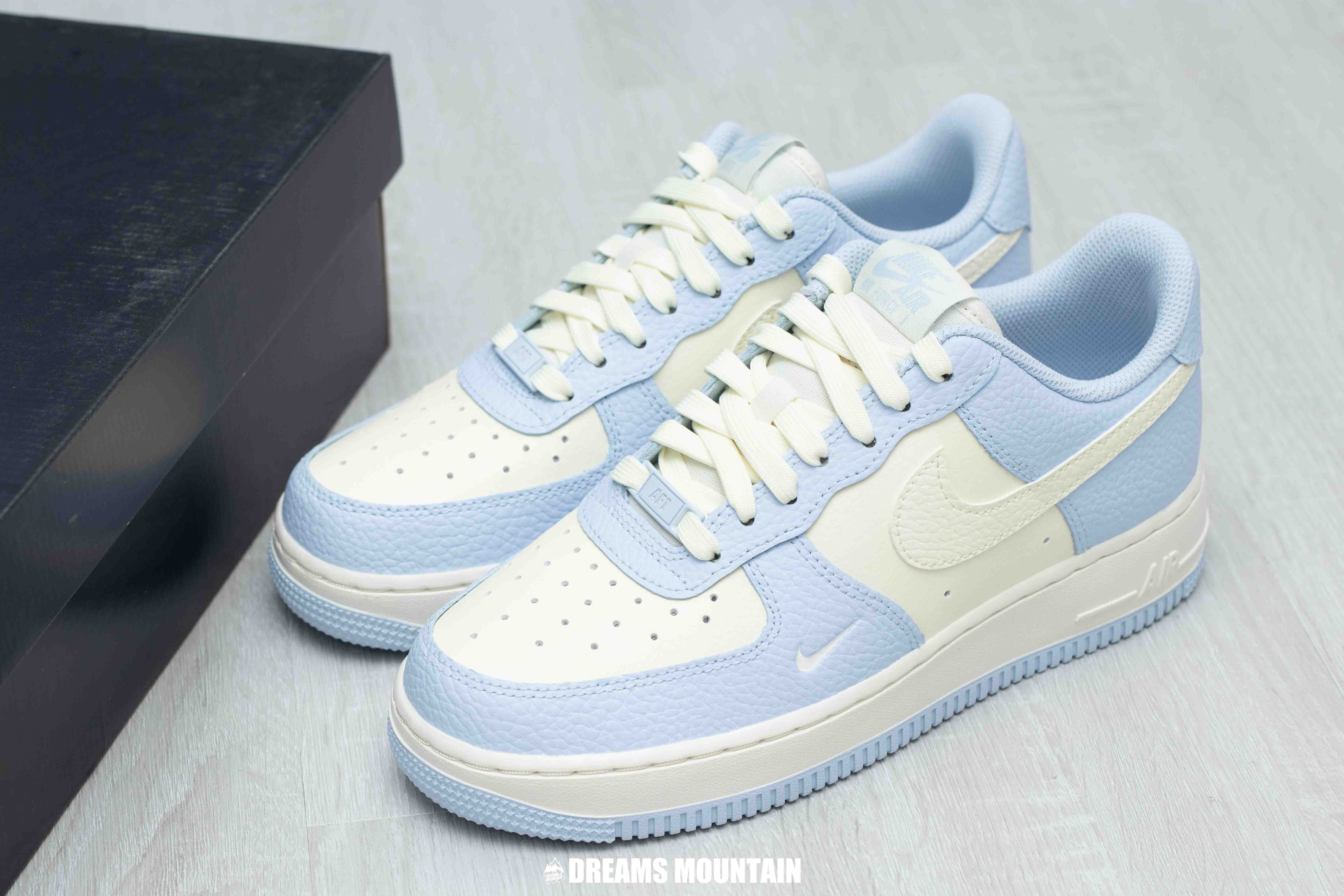 【預訂】 NIKE AIR FORCE 1 奶油白霧藍-WOMEN