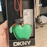 [S] DKNY APPLE GREEN R61SLQ01-APG APPLE CHARM, 700948694506 (SD1910)