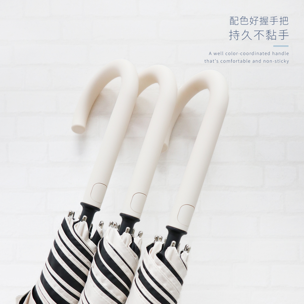 配色好握手把，持久不黏手。A well color-coordinated handle that's comfortable and non-sticky。米白色霧面質感彎曲握把。