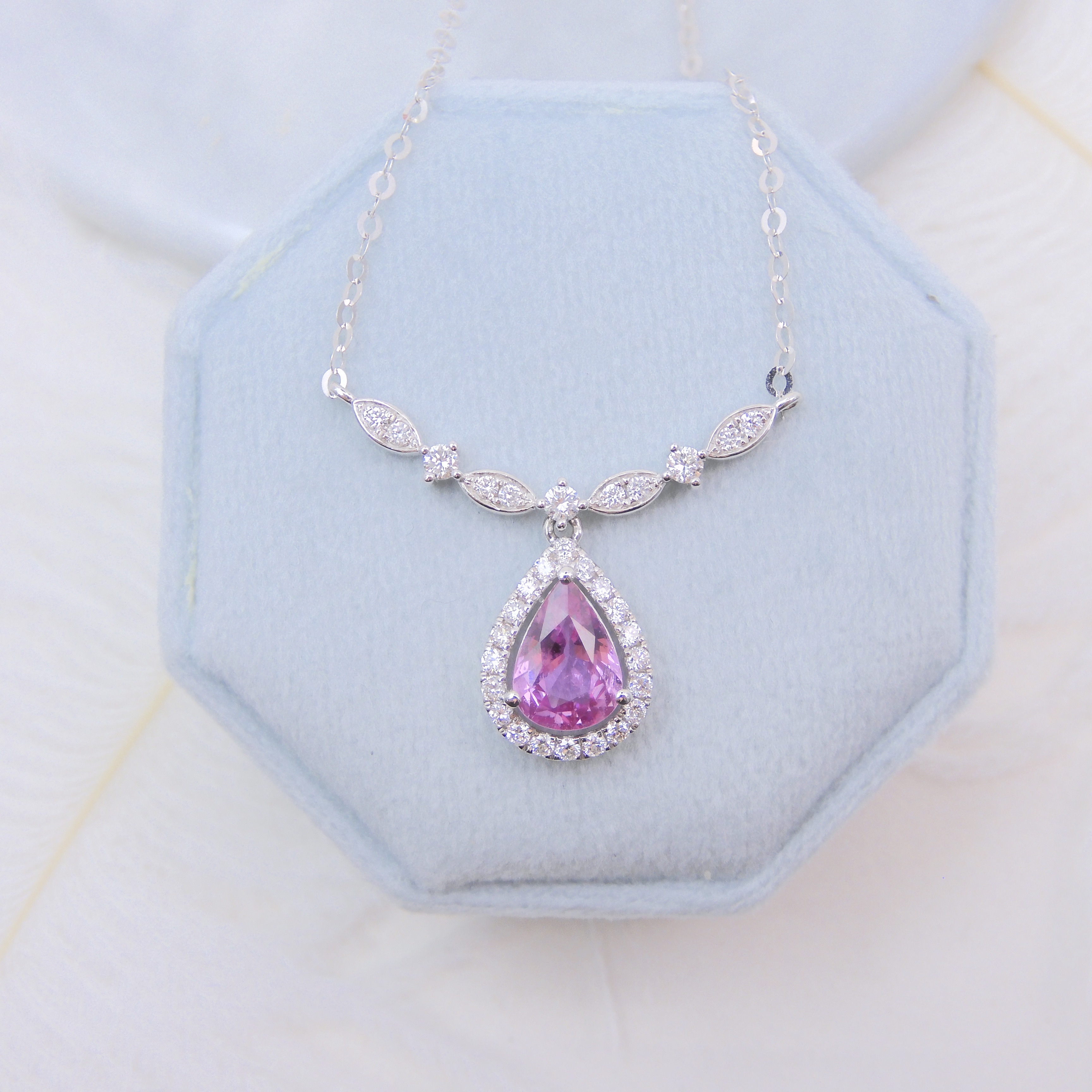 18K Gold 1.08ct Padparadscha Necklace (With Certificate)
