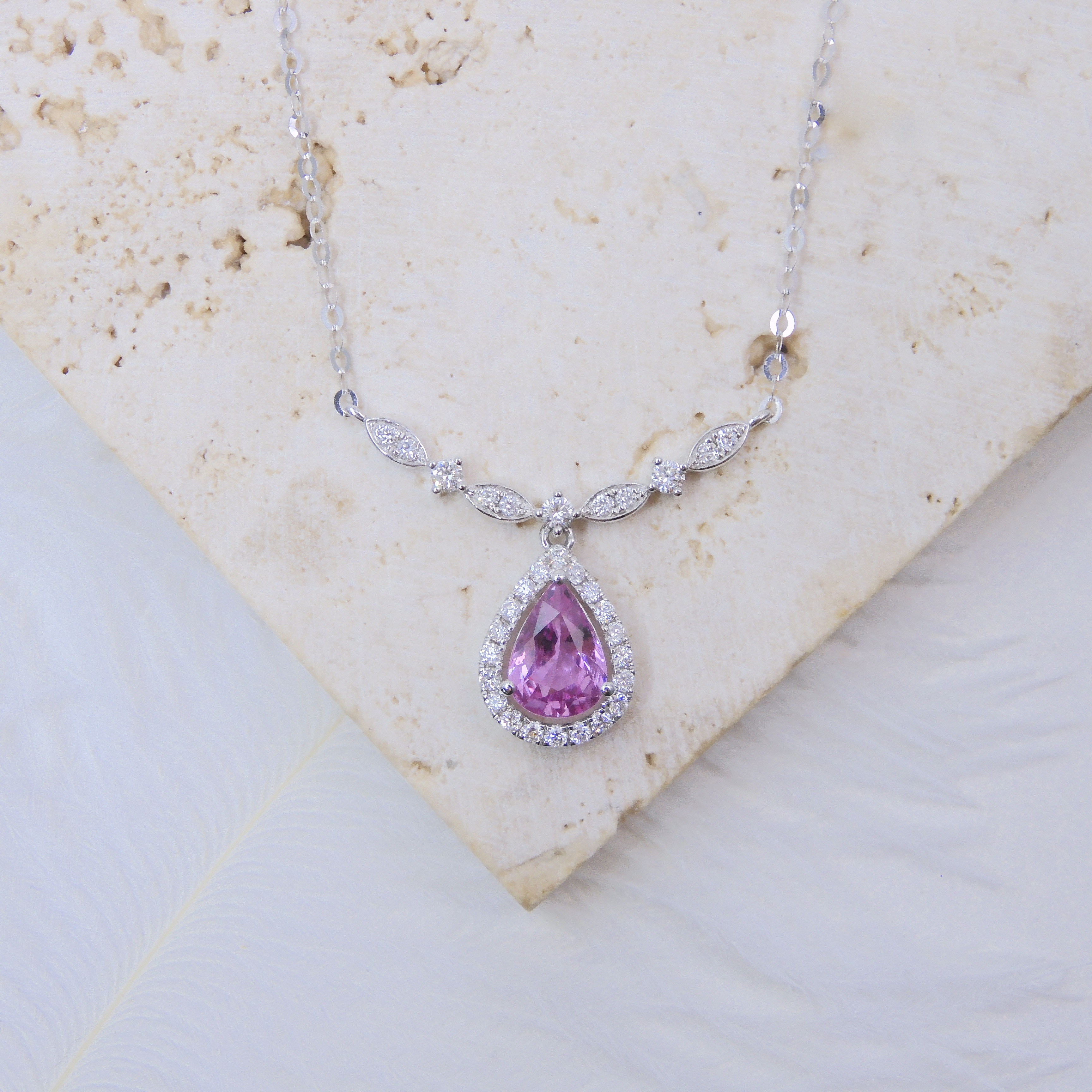 18K Gold 1.08ct Padparadscha Necklace (With Certificate)
