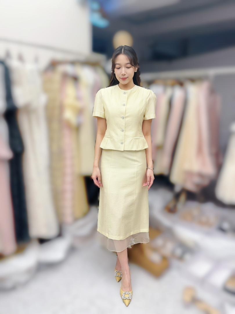 CT21 套裝 S:外套 胸38 長19 裙 胸34 腰30 HIP47 長45.5 M:外套 胸40 長21 裙 胸 36 腰32 HIP49 長45.5  L:外套 胸42 長23 裙 胸48 腰34 HIP51 長45.5  $1039 (一口價)
