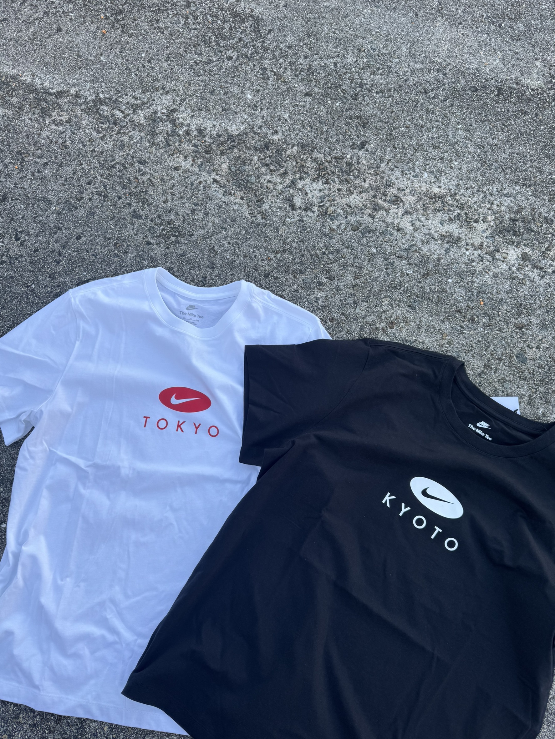 【日本限時連線代購】NIKE TOKYO LOGO TEE 日本城市限定 短踢 兩色 HF4807-100 白紅 / HF4812-010 黑白