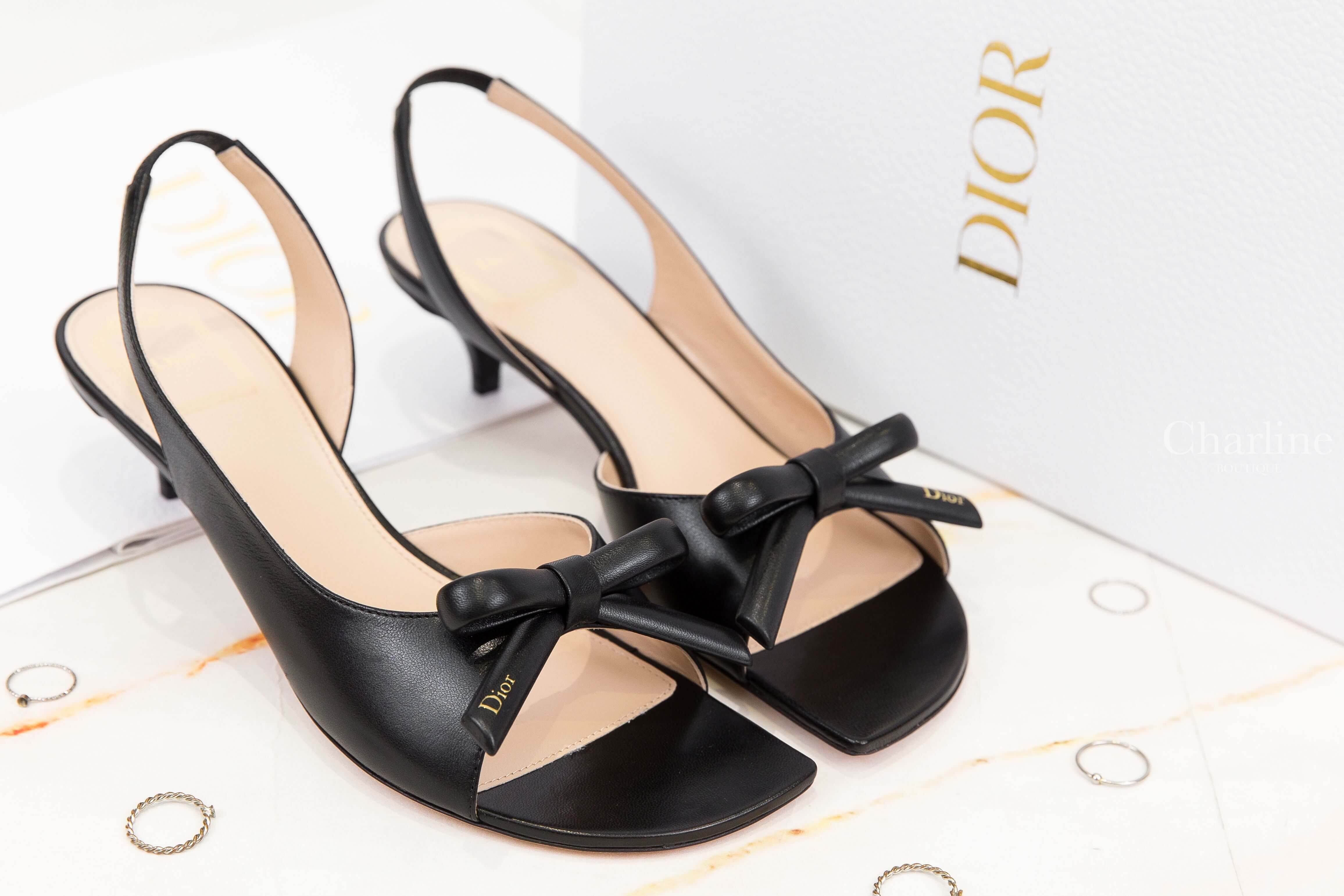 Dior Dior Bow Heeled Slingback Sandal 黑色小羊皮金色字母蝴蝶結露趾4cm絆帶低跟鞋