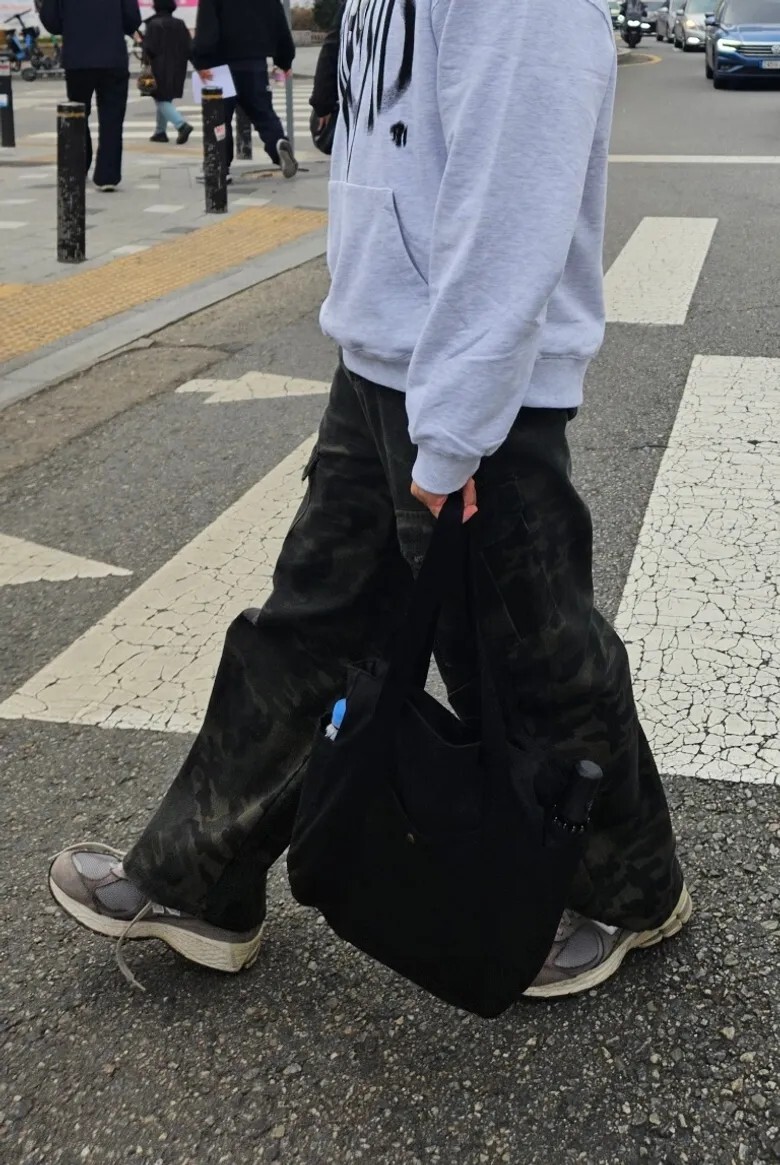 【OWN】ARTISTWEAR 工裝 寬褲 迷彩 長褲 夏季 層次 男女同款 迷彩 韓國限定 韓國品牌 熱門 AT2EH-F1PT805