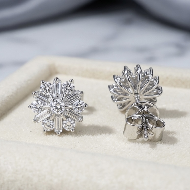 18K Gold Diamonds Earrings - Snowflake