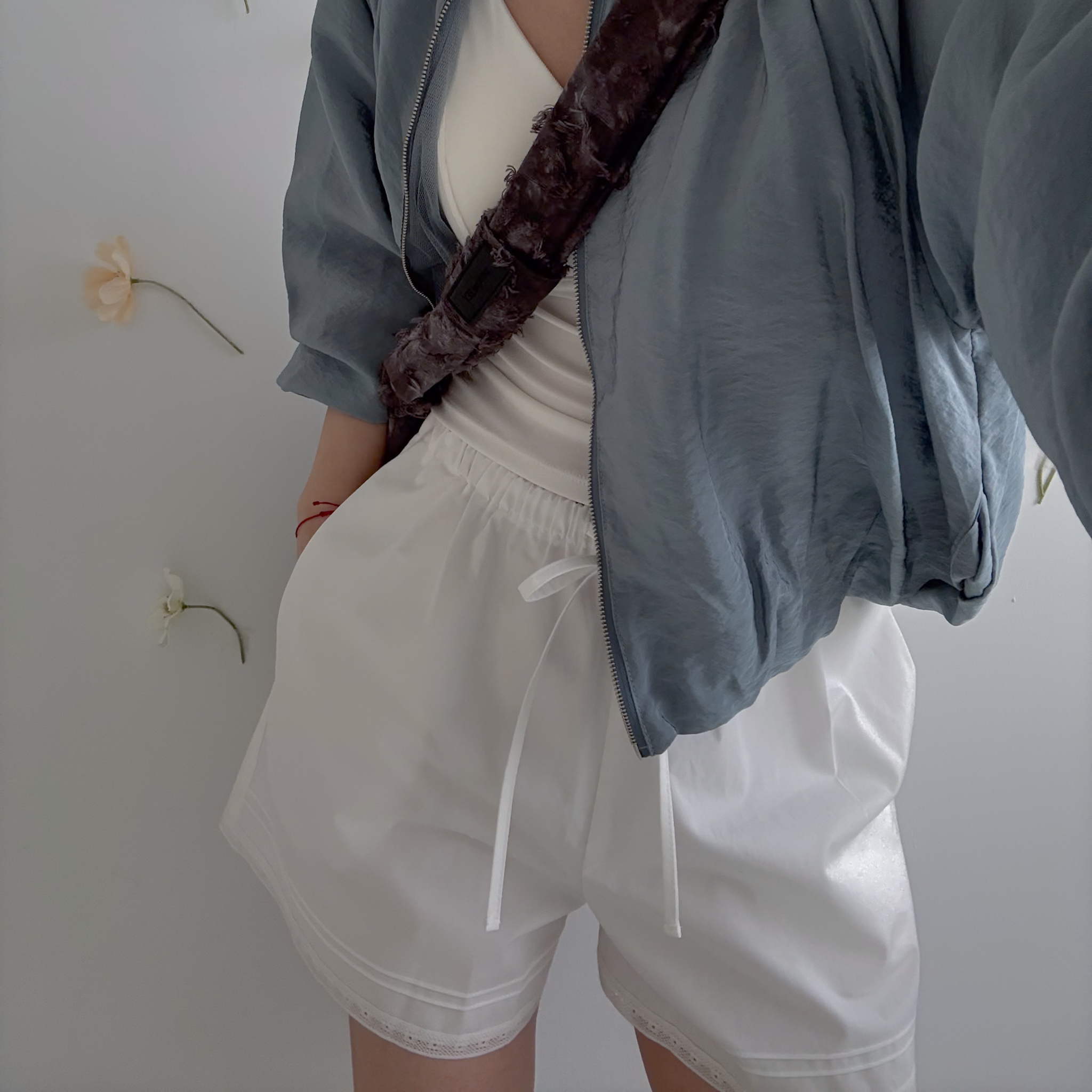 M14 滾邊蕾絲鬆緊夏日白短褲