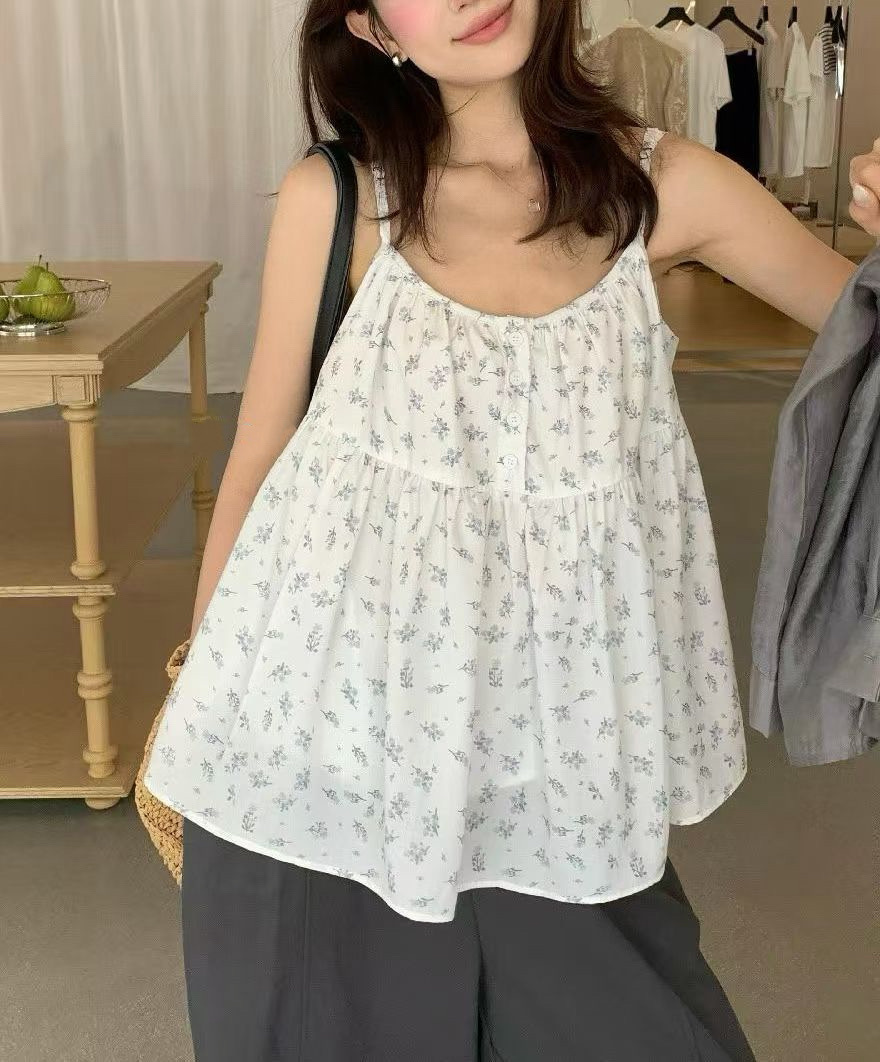 Little cottagecore floral blouse