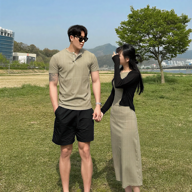 夏日輕盈情侶裝（男款T恤 / 女款細肩帶洋裝）