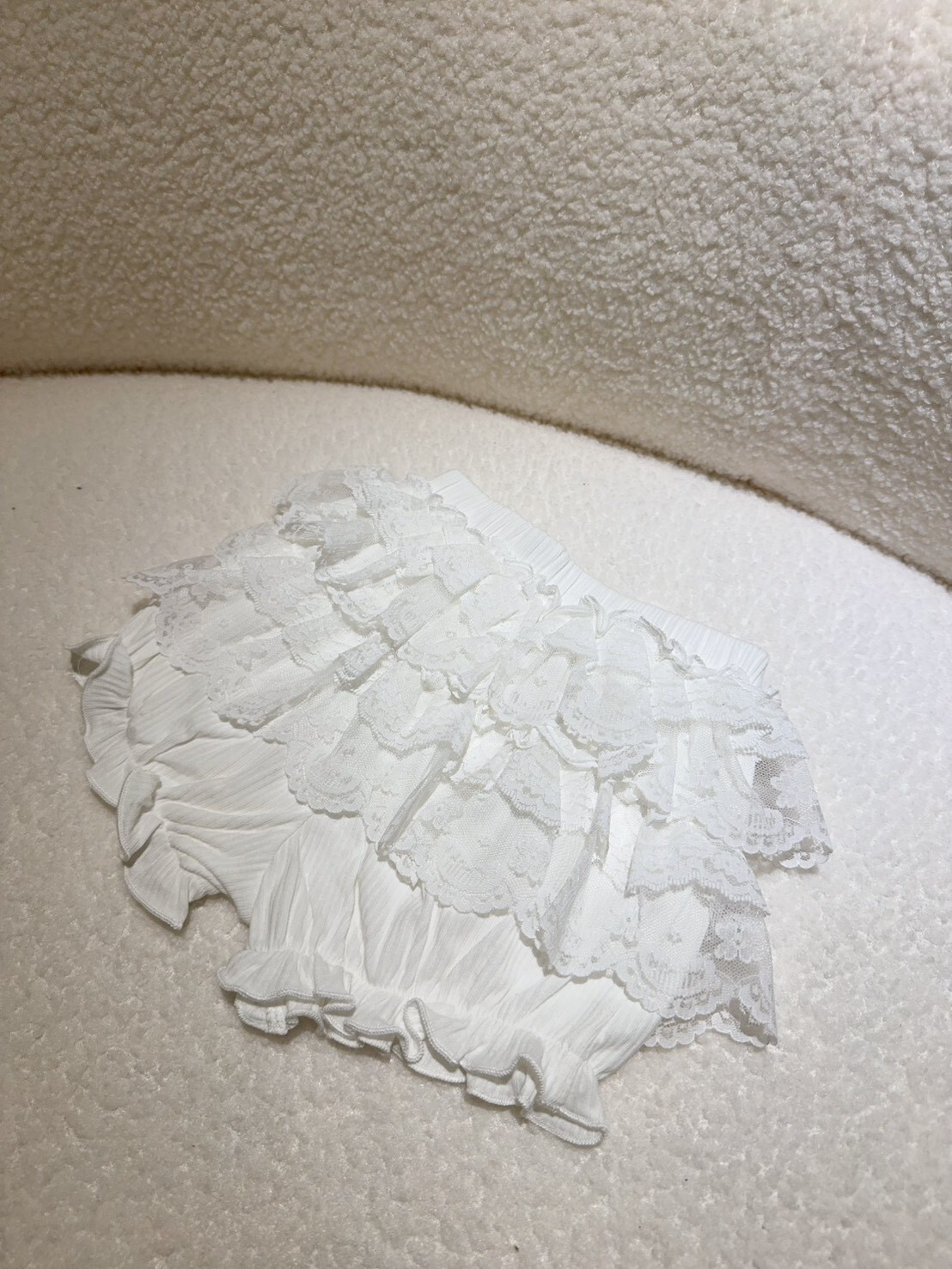 B20荷葉蕾絲短褲