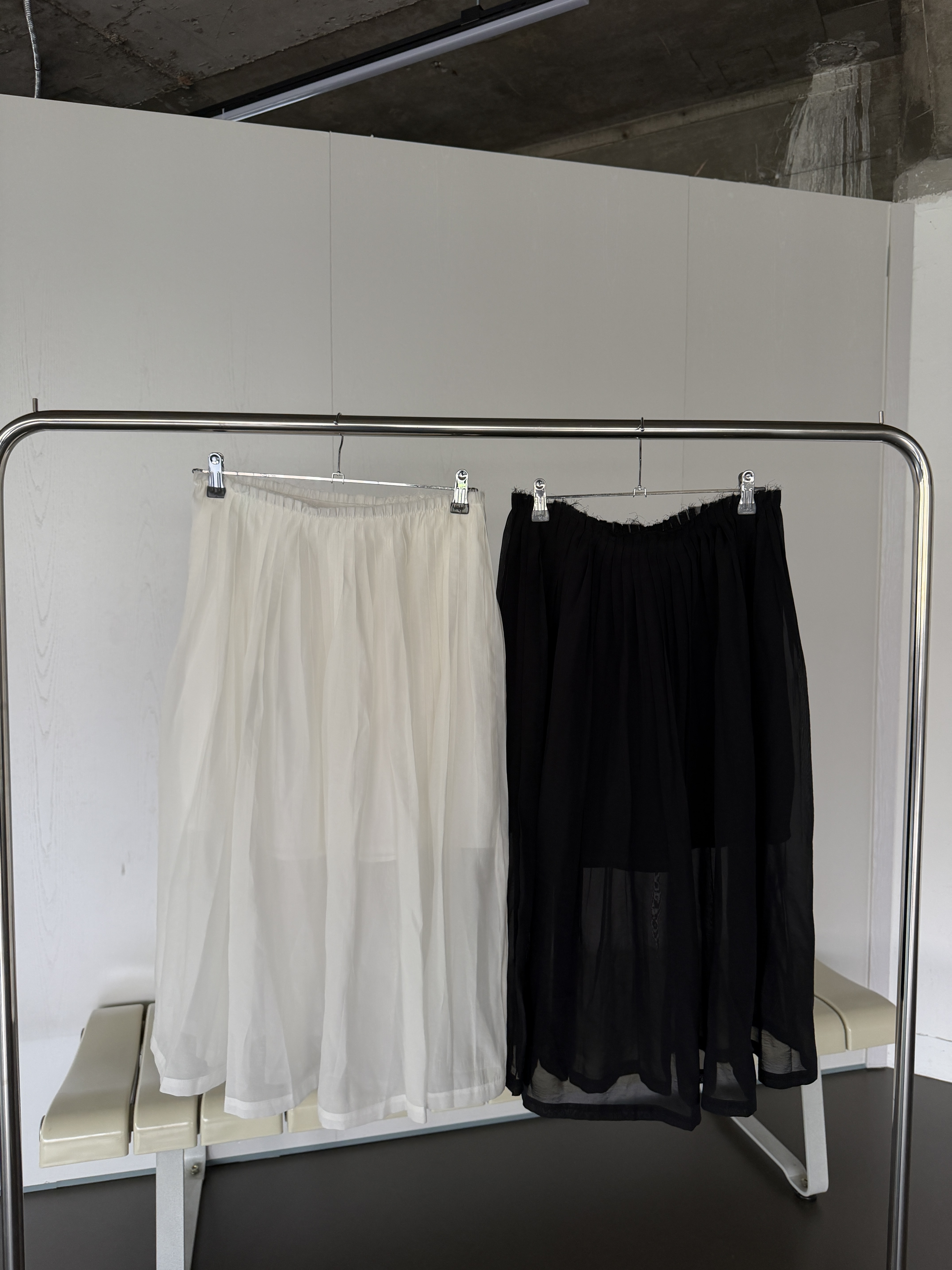 Pleated elastic a-line skirt