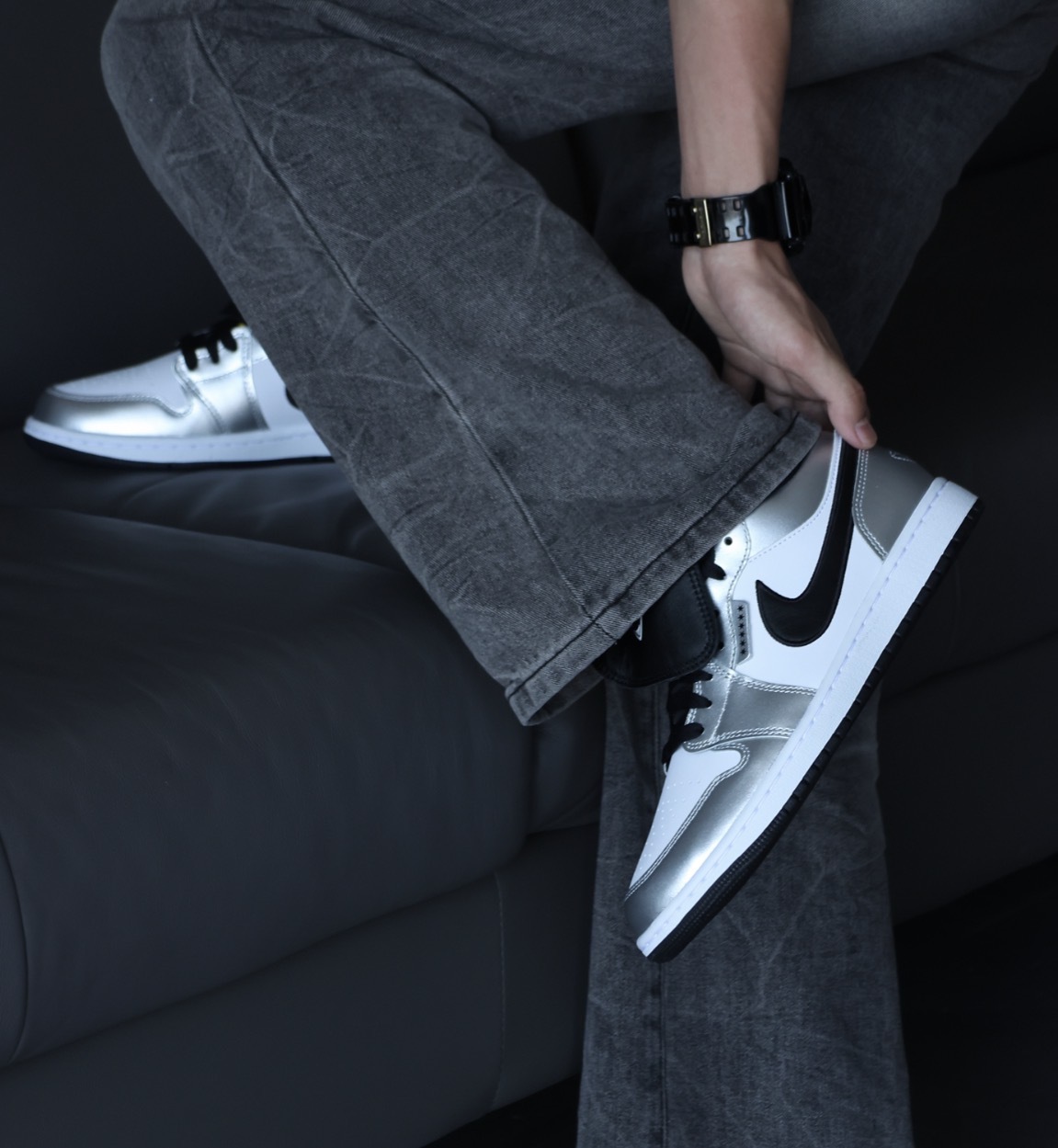 男鞋 NIKE AIR JORDAN 1 LOW SE 銀白黑 翻蓋鞋舌 皮革 低筒 AJ1 休閒鞋【IR2278-100】