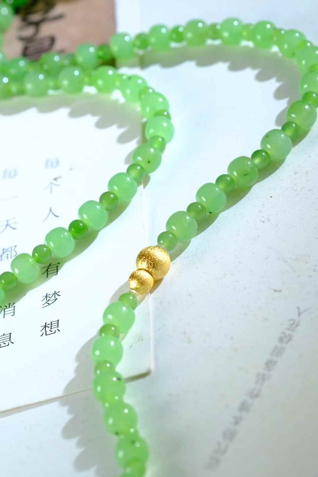 429712 和田玉珠串 (4mm直徑)