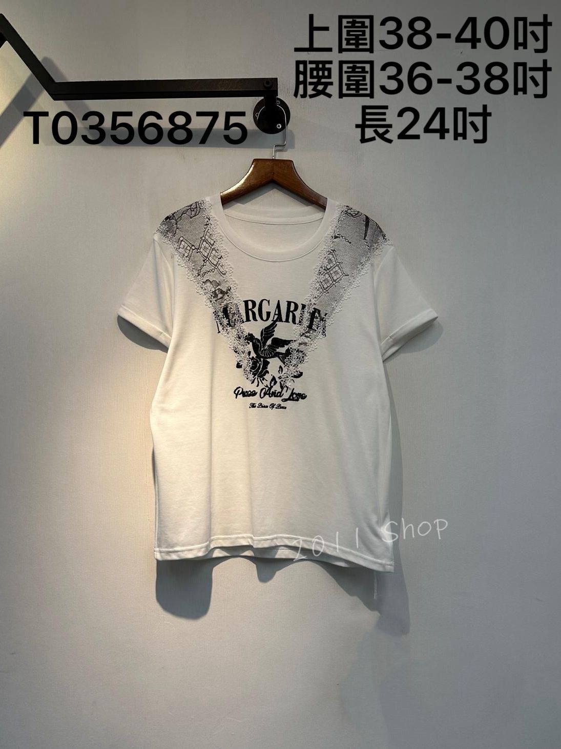 圓領蕾絲印花英文字T恤  上圍38-40吋 腰圍36-38吋 長24吋  T0356875