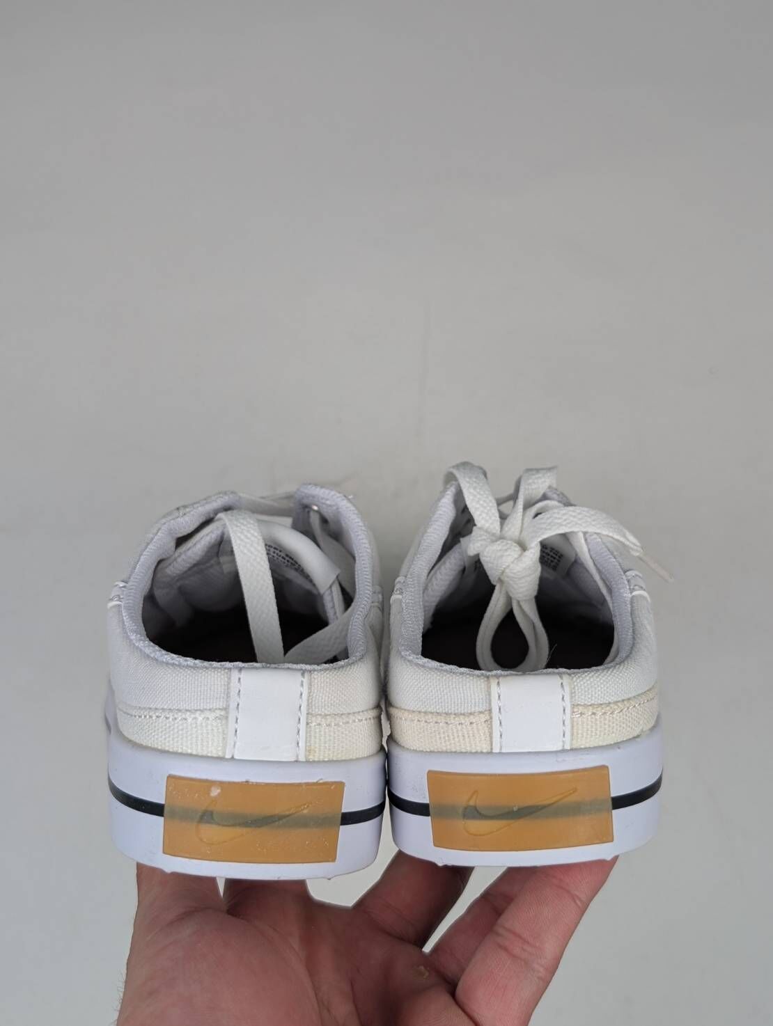 微瑕疵-左右腳鞋面泛黃左腳前頭泛黃 DB3970-100 W7.5 NIKE Court Legacy Mule in White 白 懶人鞋 女款