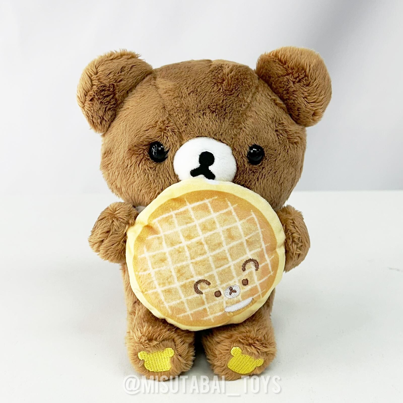 Rilakkuma x Mister Donut Collaboration Palm-Sized Plush Toy: Donut-Eating Plush Toy (Chairoikoguma)