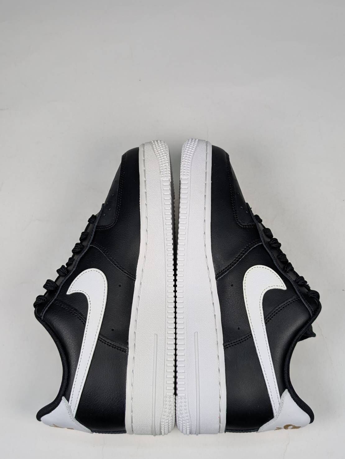 微瑕疵-左右腳中底鞋底泛黃色差 CZ0270-001 W8 Nike Air Force 1 '07 Essential 黑色 白勾 小金勾 女款