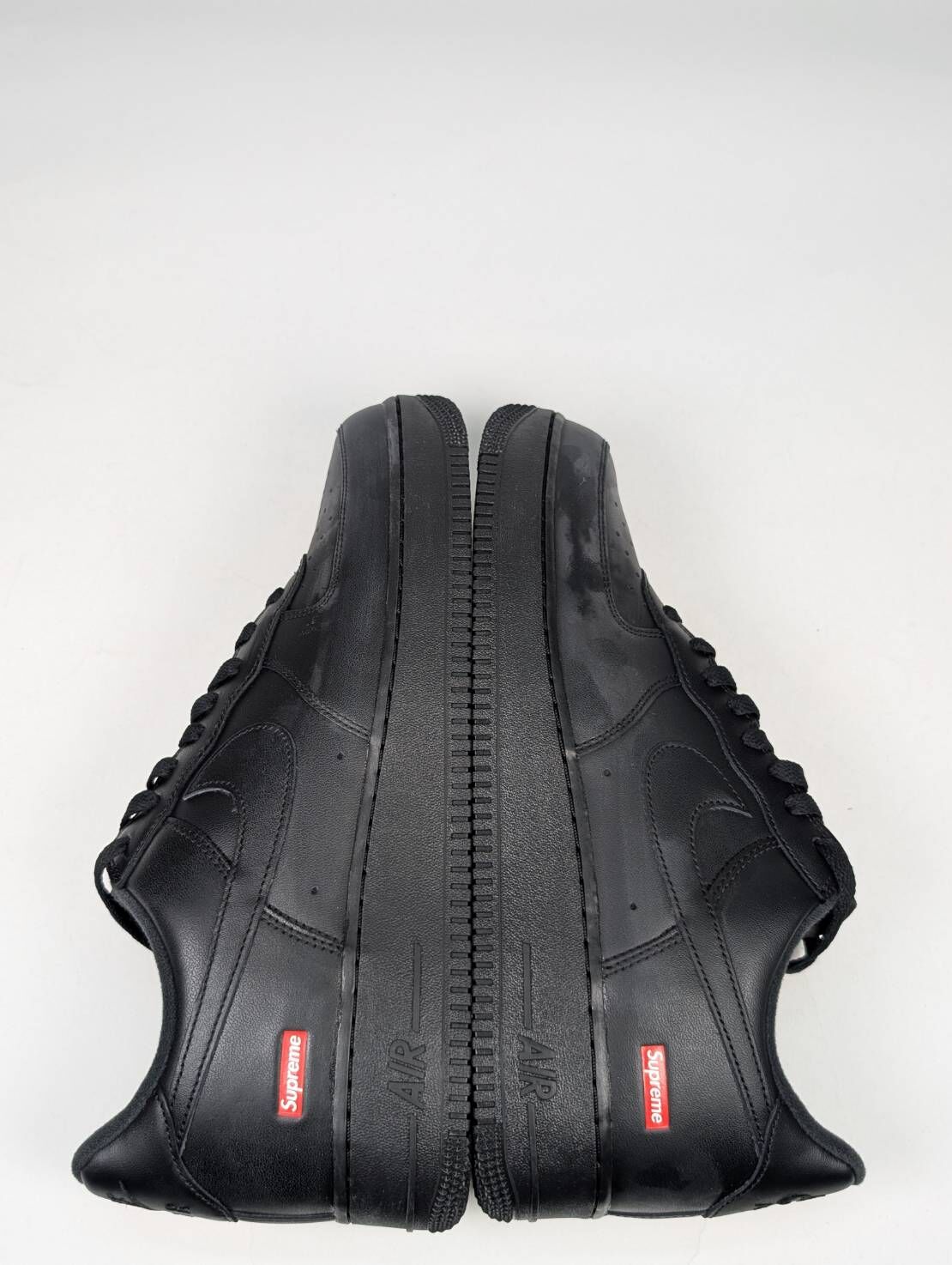 微瑕疵-左右腳鞋面結晶體大小腳(左:12 右:13) CU9225-001 M13 Supreme x Nike Air Force 1 聯名 黑色