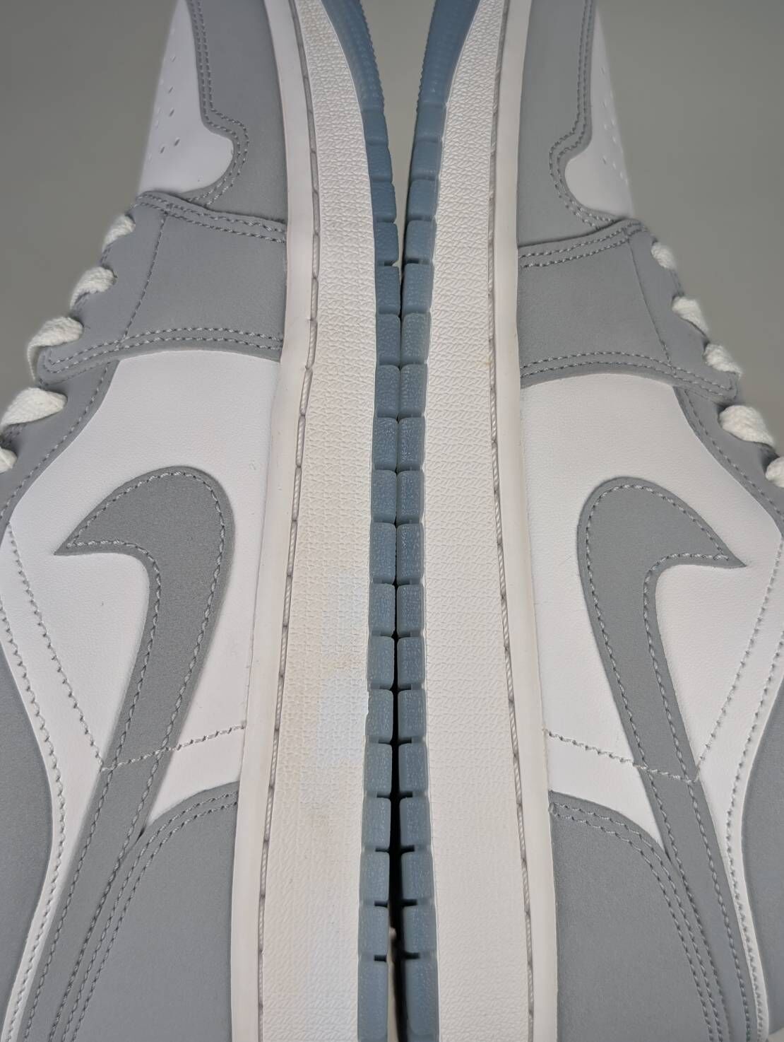 微瑕疵-左右腳中底鞋底染色泛黃色差左鞋頭刮痕 DC0774-105 W11 Nike Air Jordan 1 Low '' Wolf Grey White ''