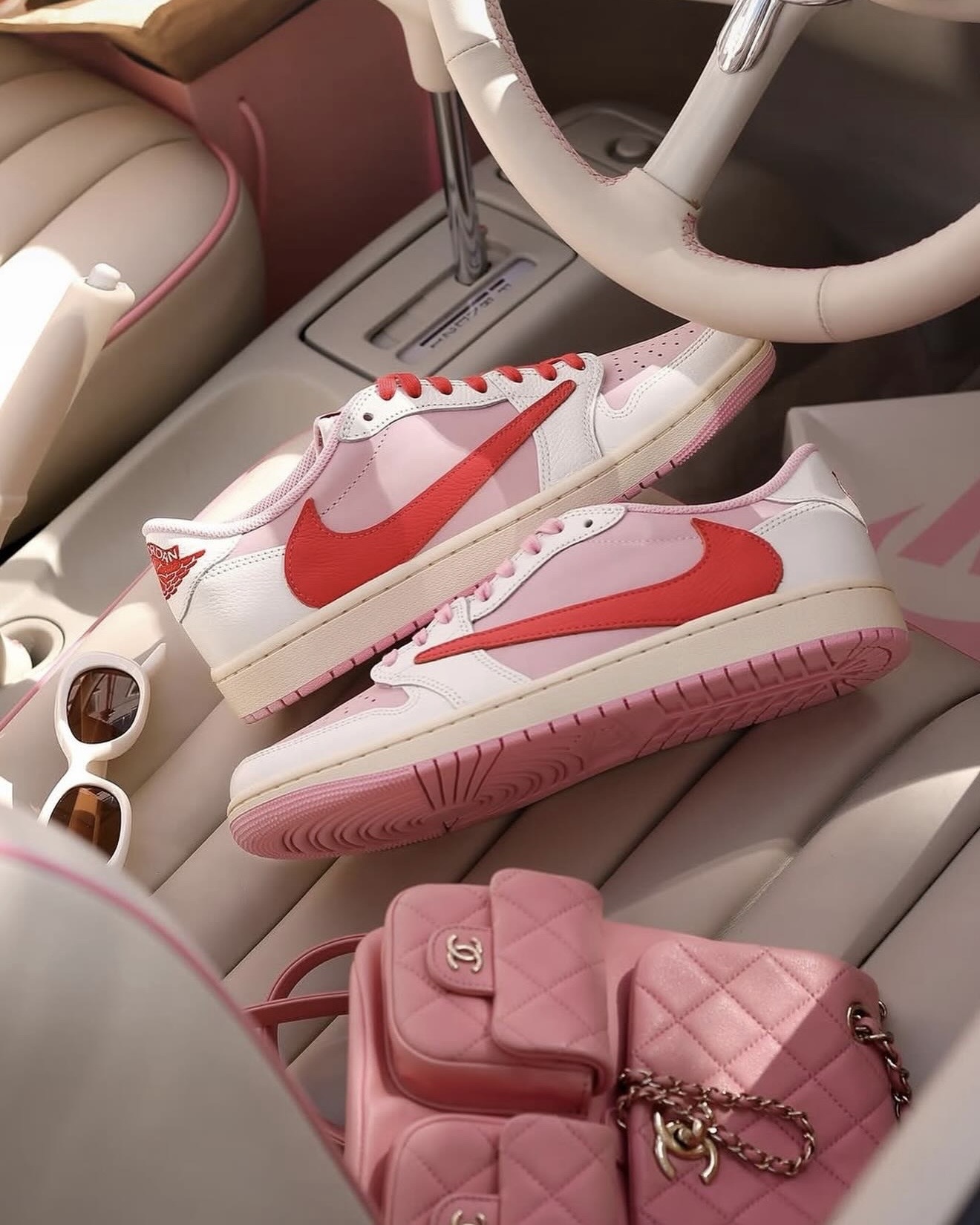 【Focus Store】預購 Travis Scott x Nike Air Jordan 1 Low OG "Sail Tropical Pink" 粉色 倒鉤 IQ7604-101