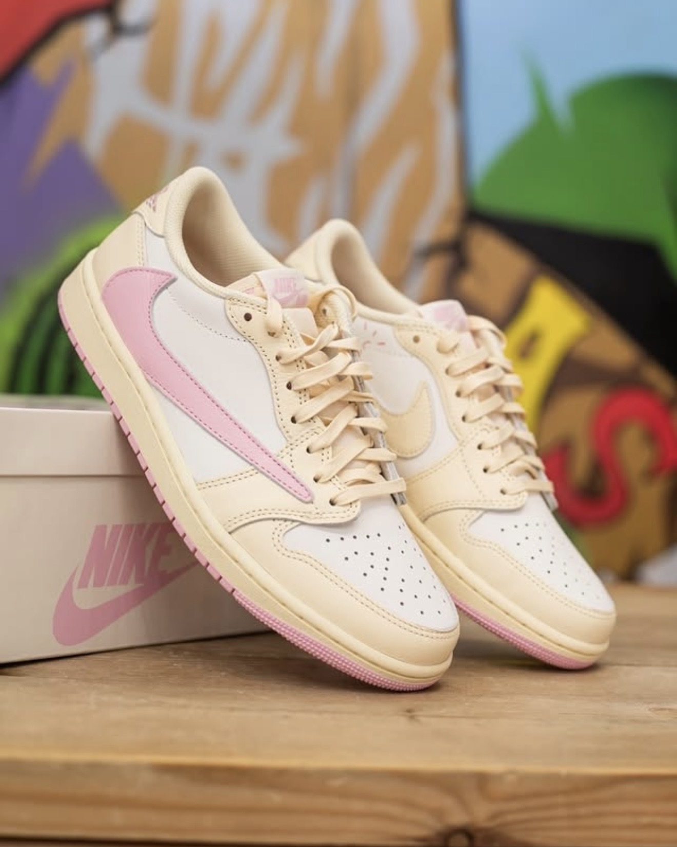 【Focus Store】預購 Travis Scott x Nike Air Jordan 1 Low OG "Muslin Pink" 黃粉色 倒鉤 IQ7604-100