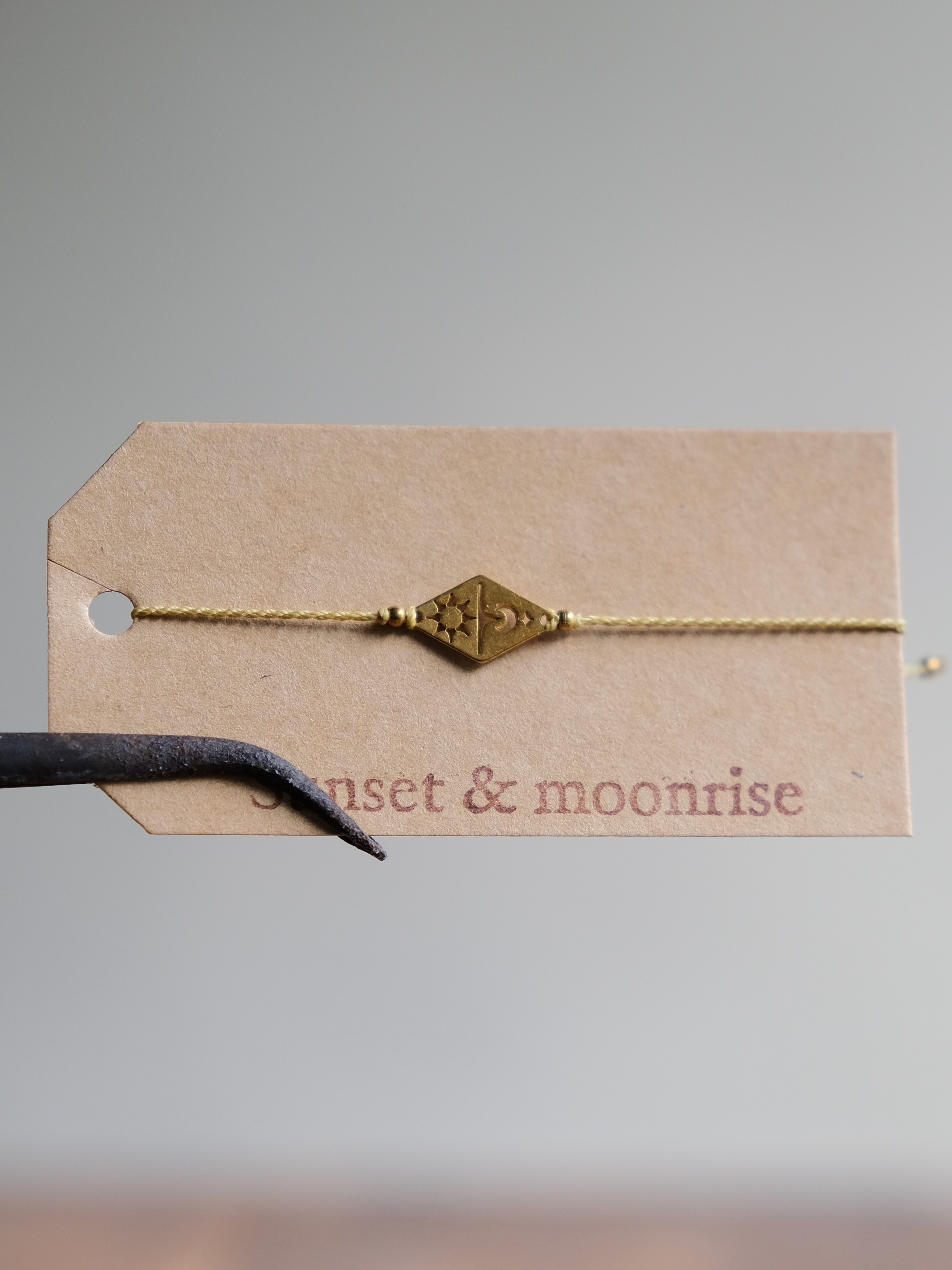 Sunset & moonrise 品牌 Logo 手鍊 洋甘菊